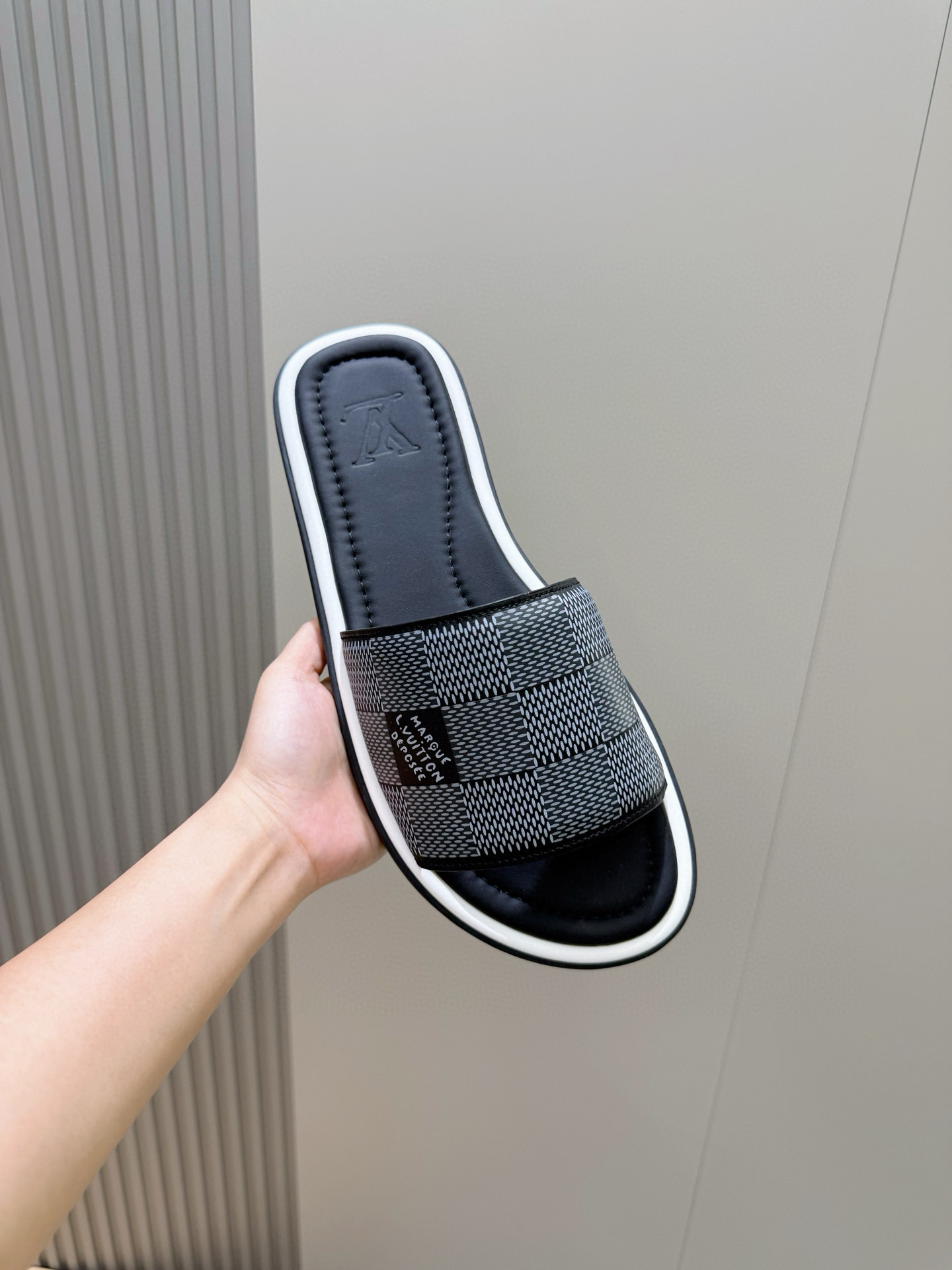 LV shoe