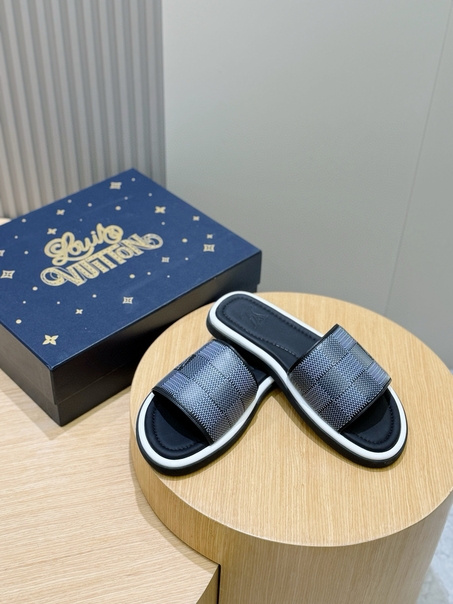 LV shoe