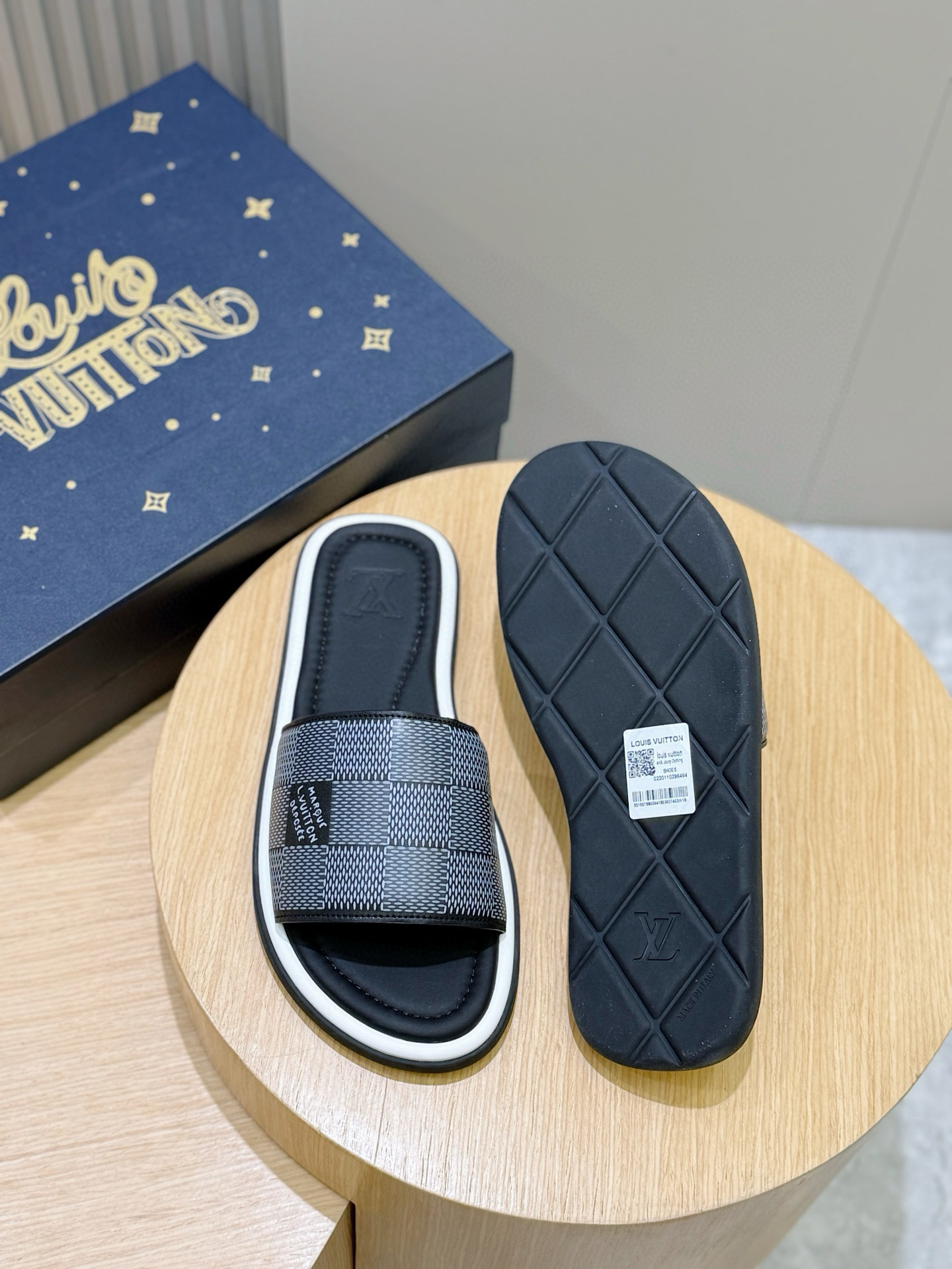 LV shoe