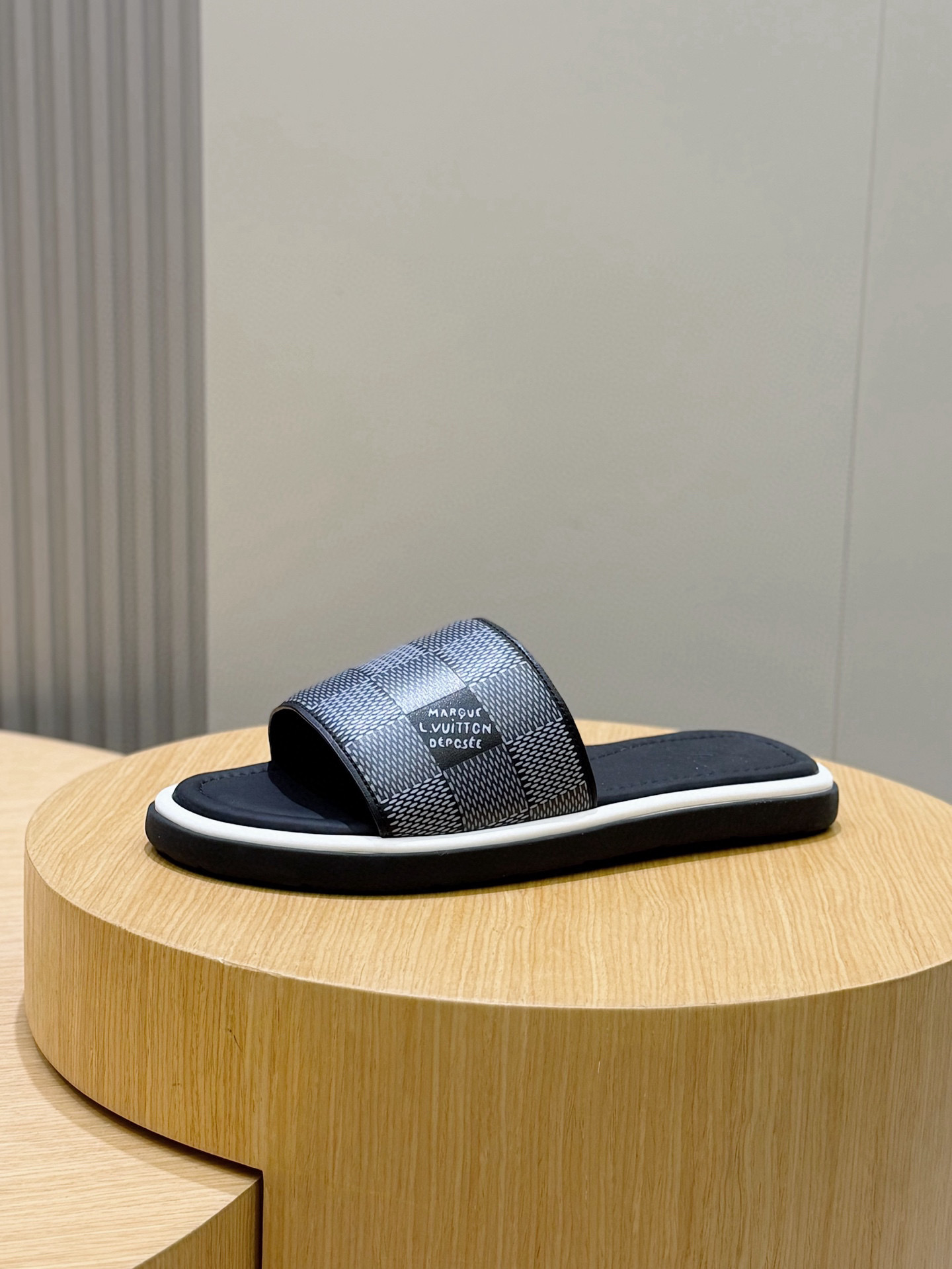 LV shoe