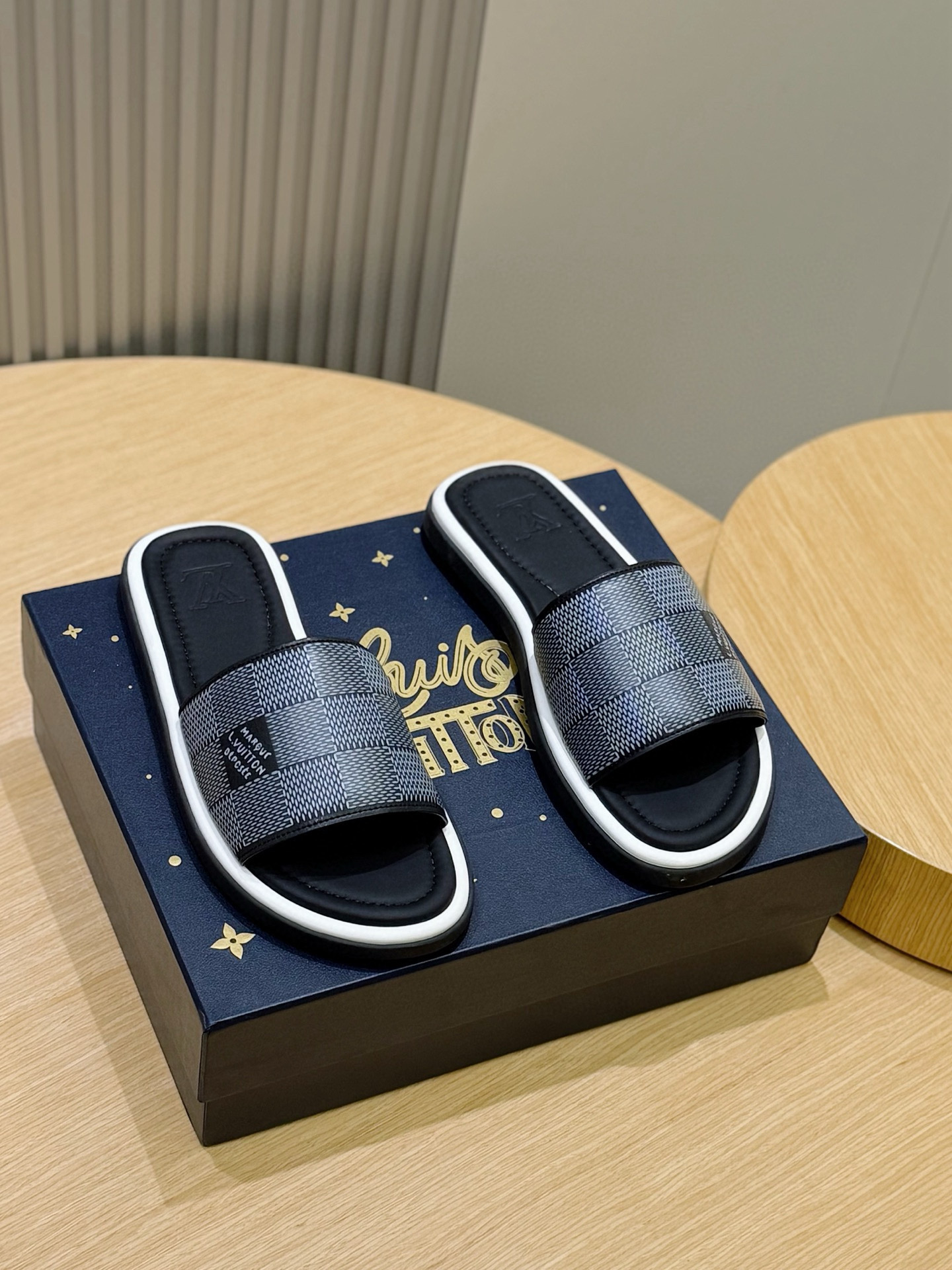 LV shoe