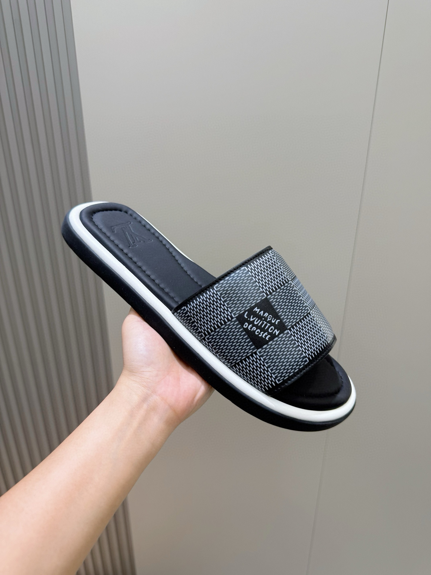 LV shoe