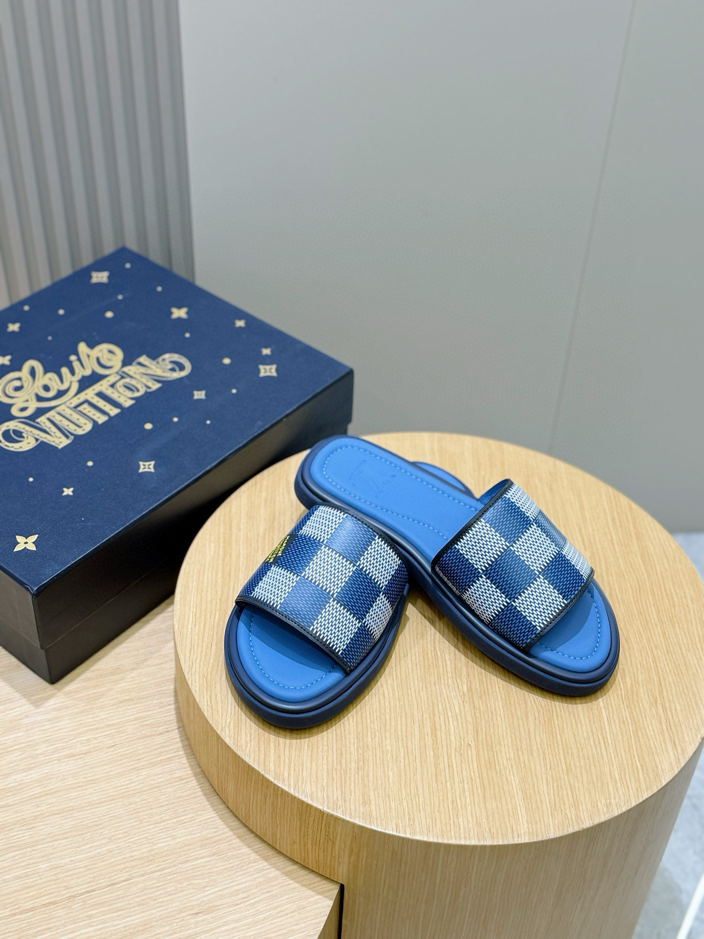 LV shoe