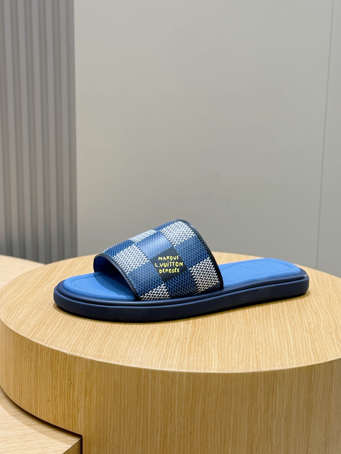 LV shoe