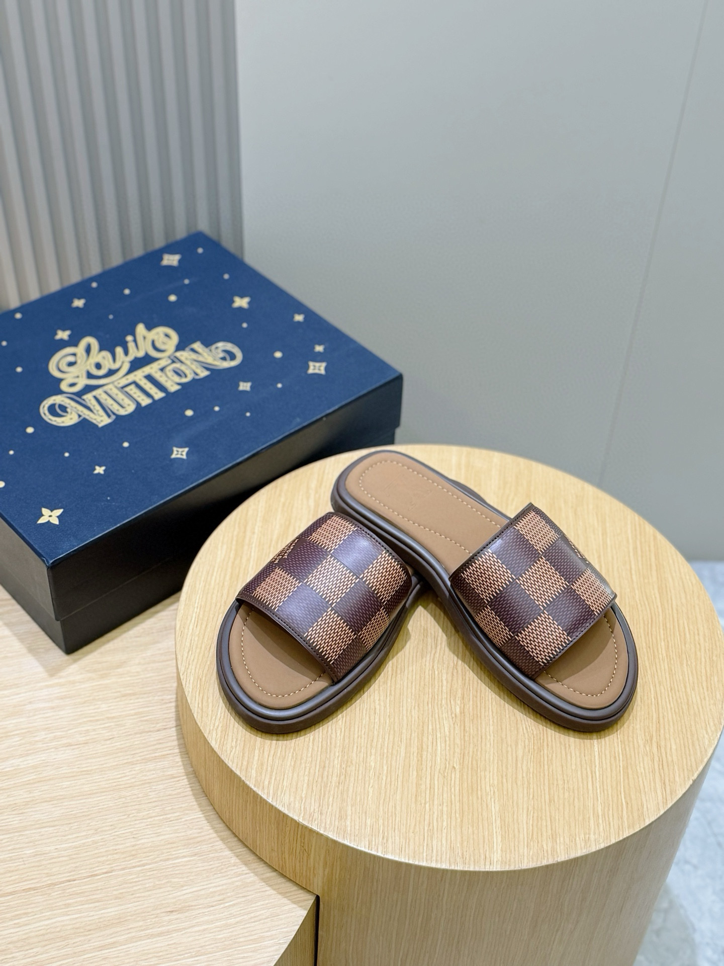 LV shoe