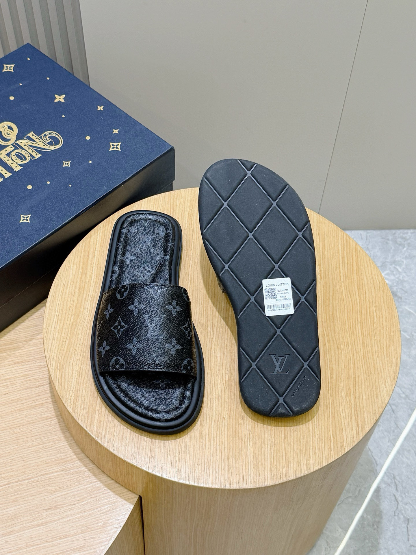 LV shoe