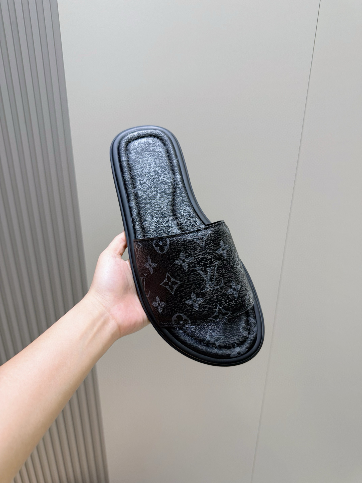 LV shoe