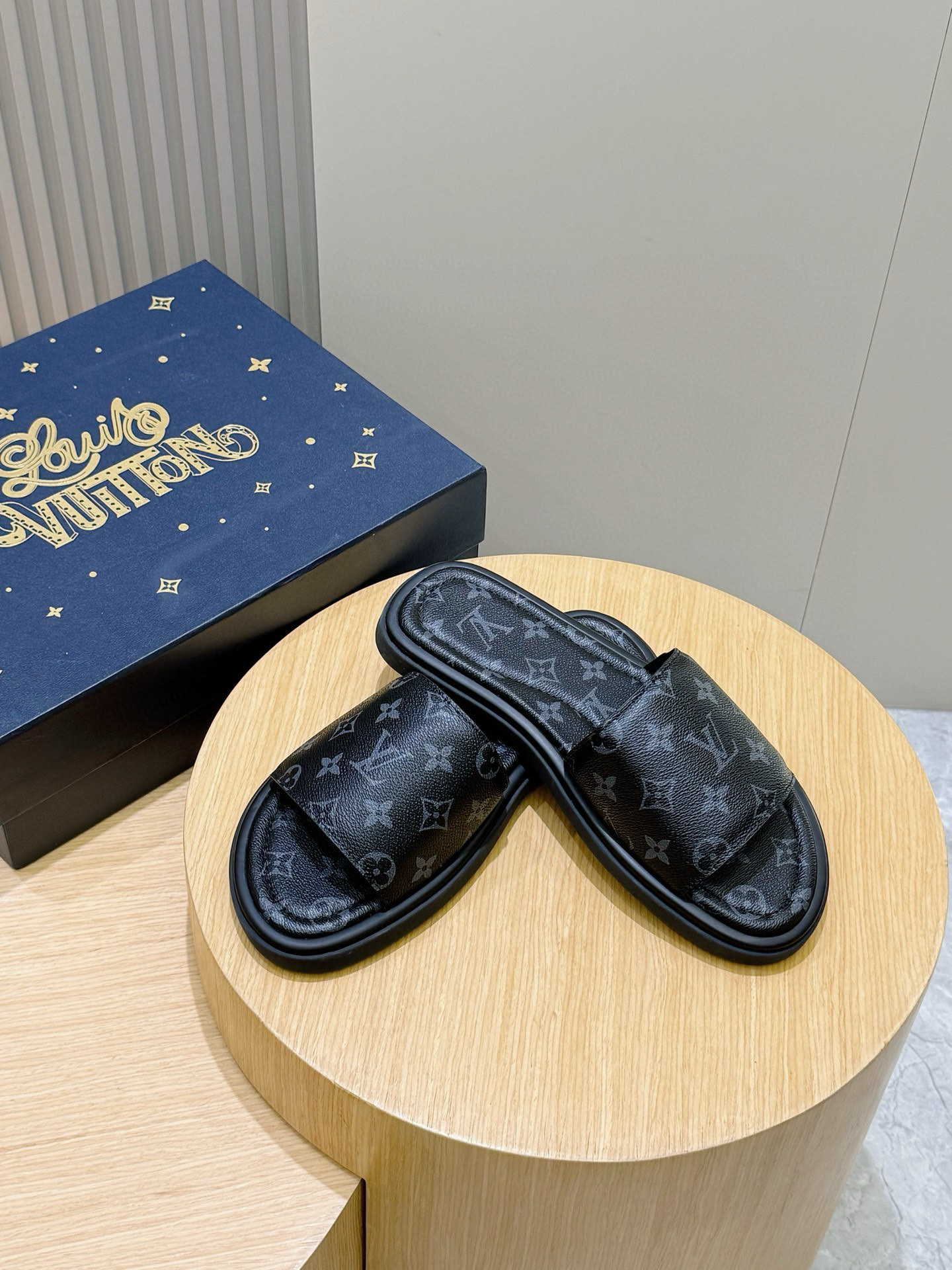 LV shoe