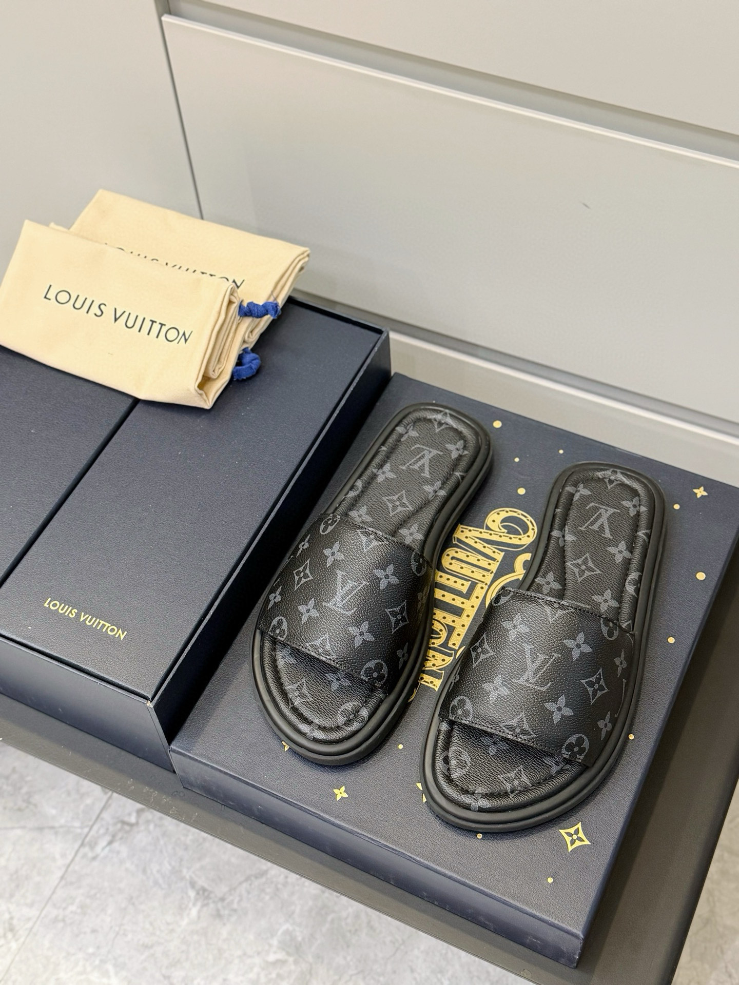 LV shoe
