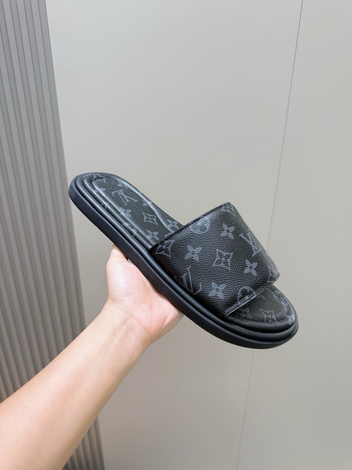 LV shoe