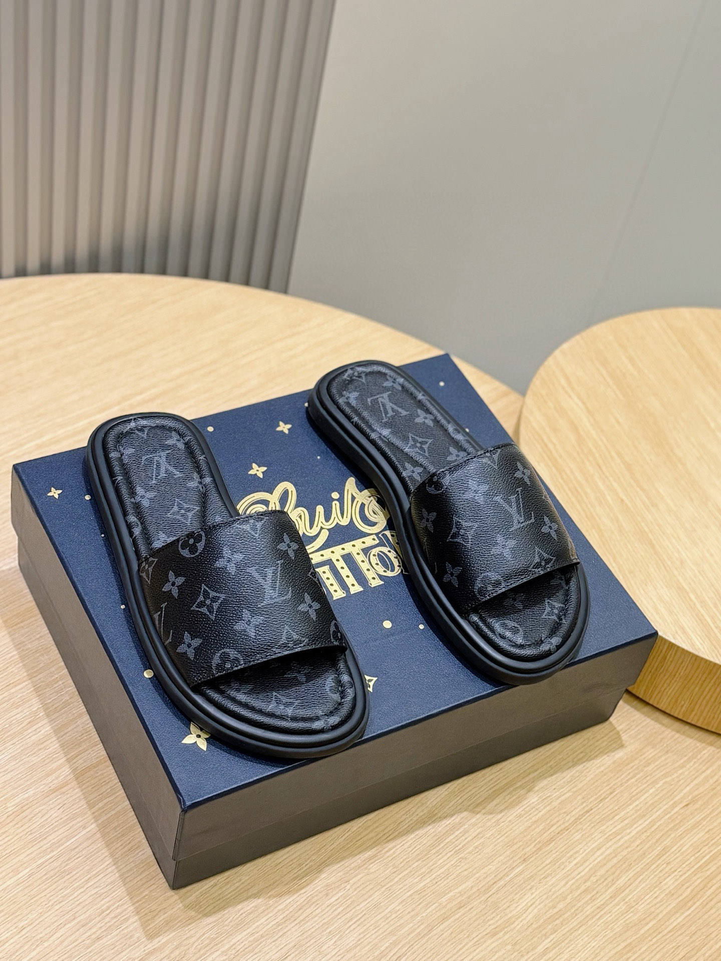 LV shoe