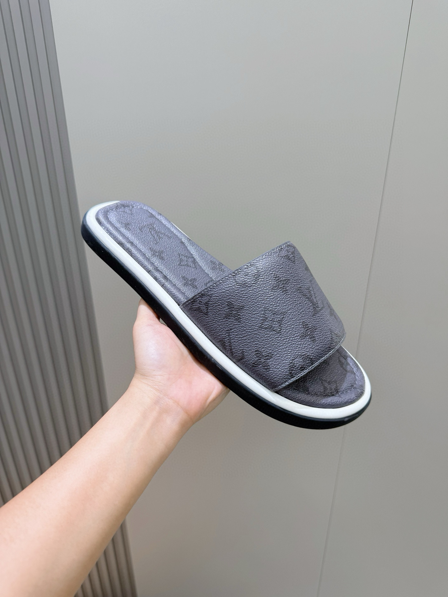LV shoe