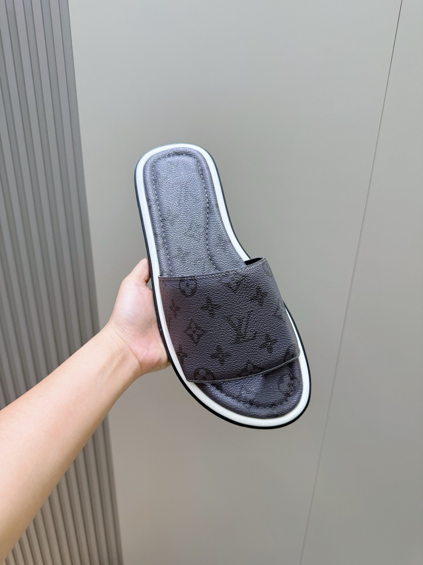 LV shoe