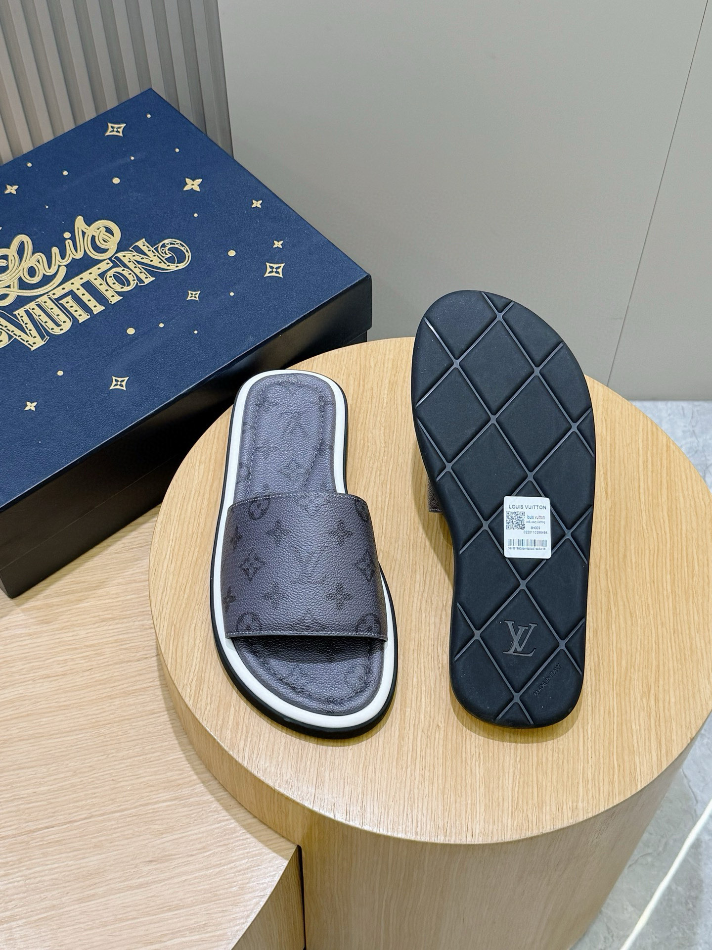 LV shoe