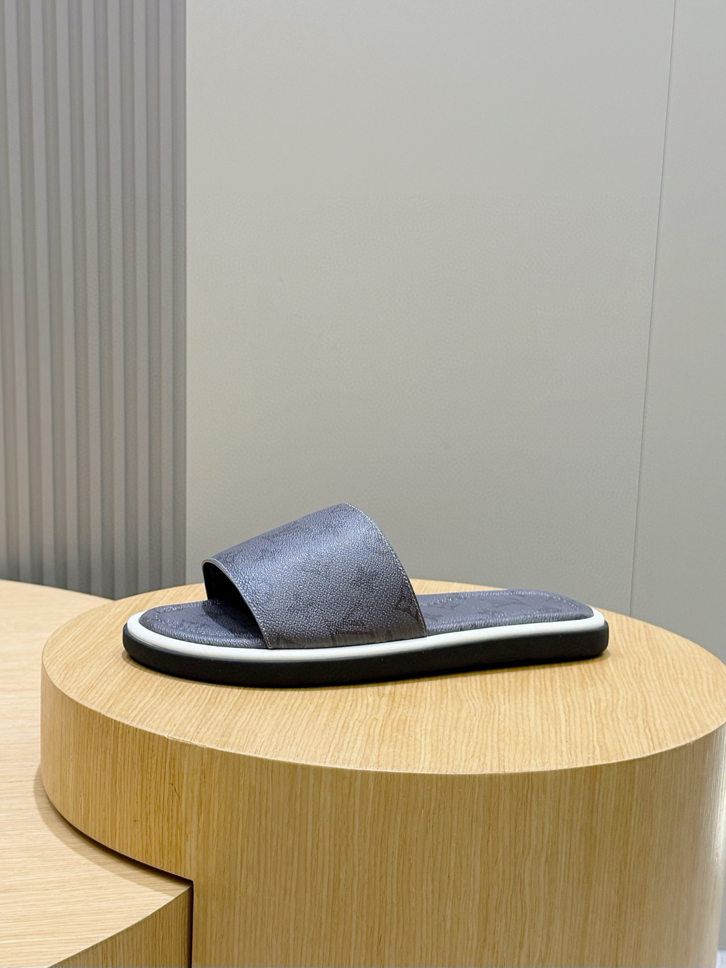 LV shoe