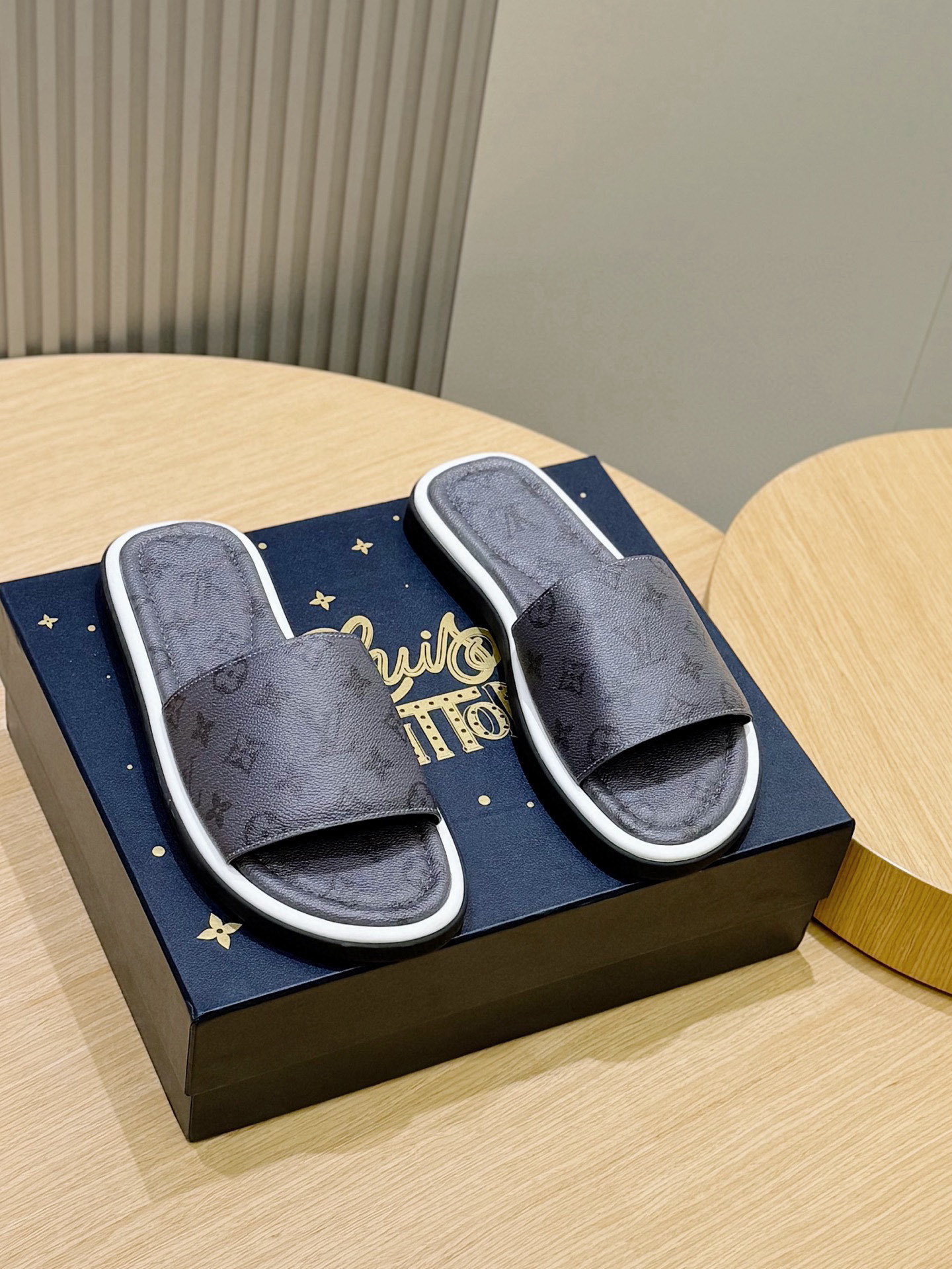 LV shoe