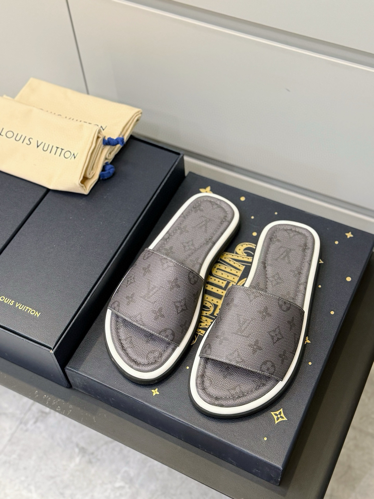 LV shoe