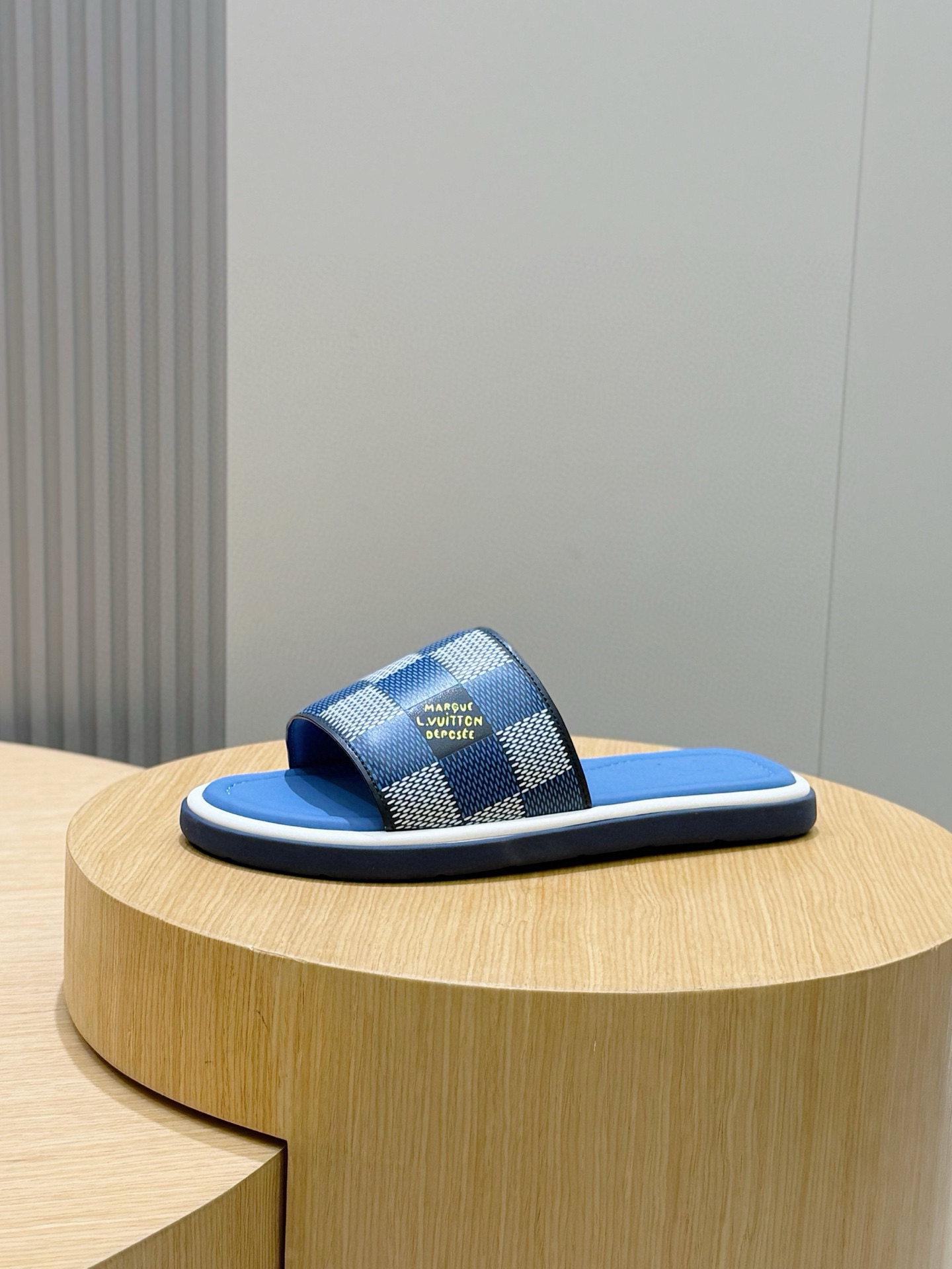 LV shoe