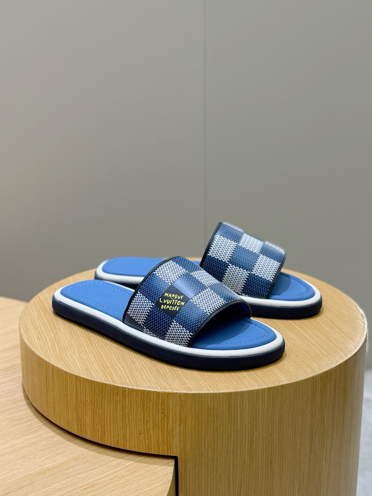 LV shoe
