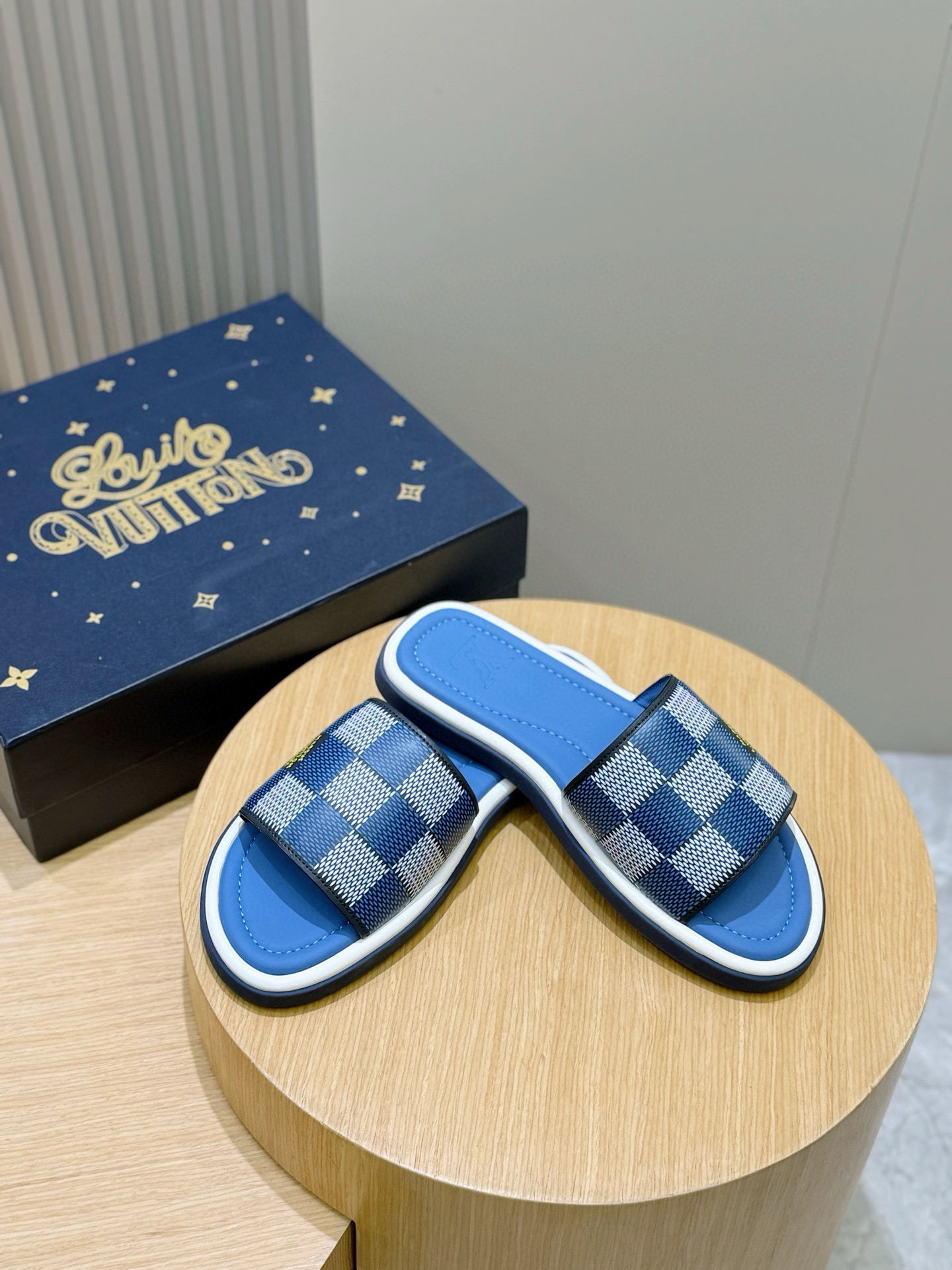 LV shoe