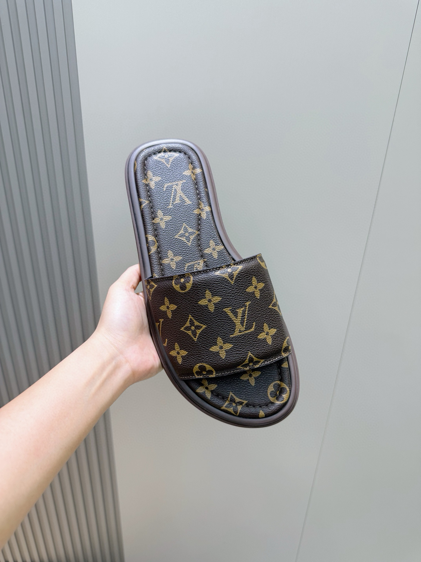 LV shoe