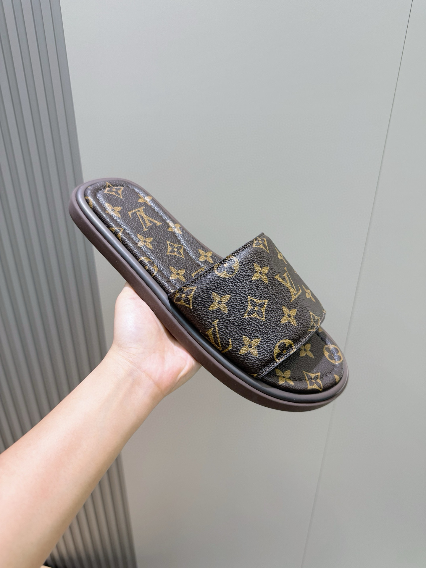 LV shoe