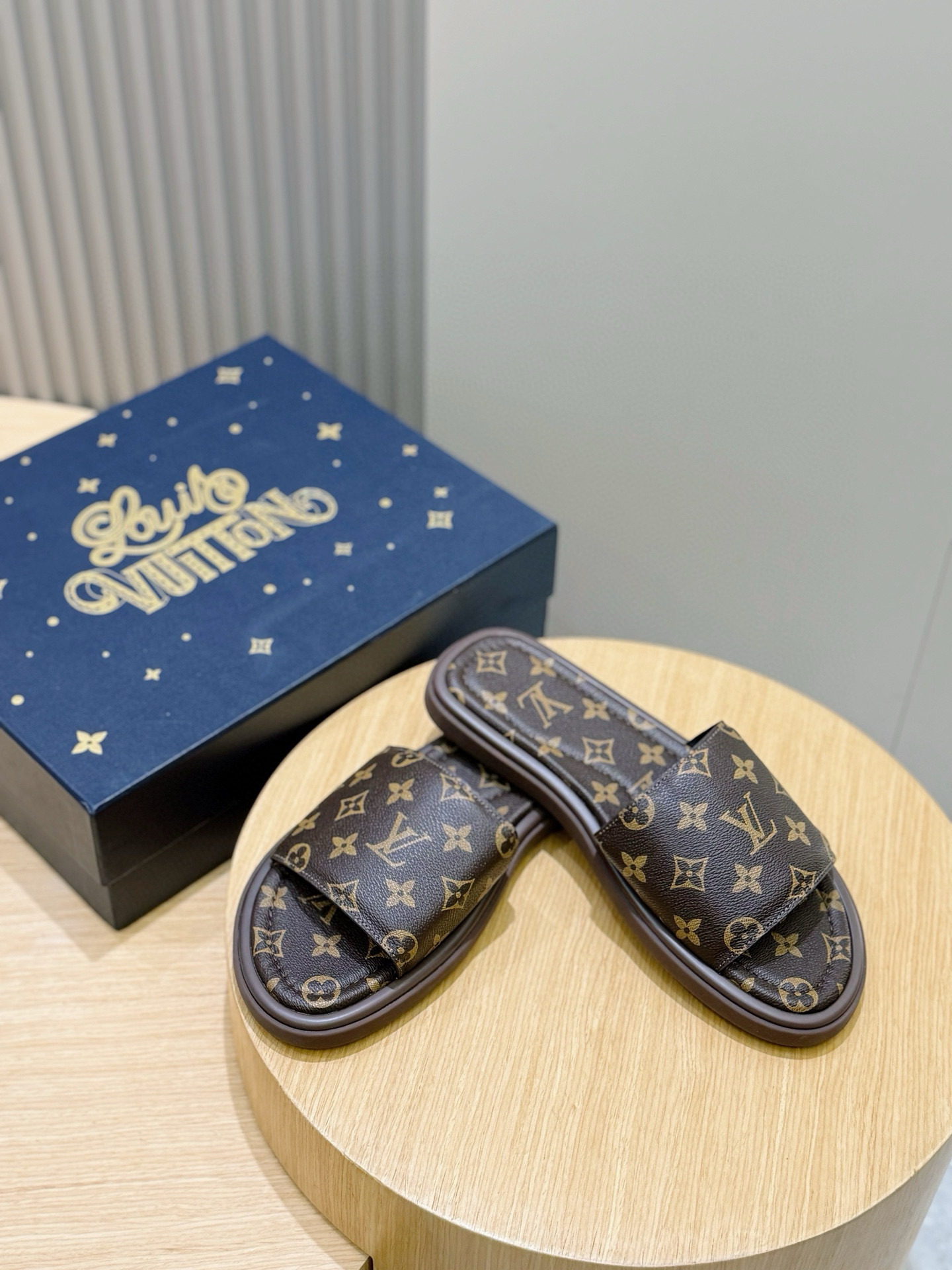 LV shoe