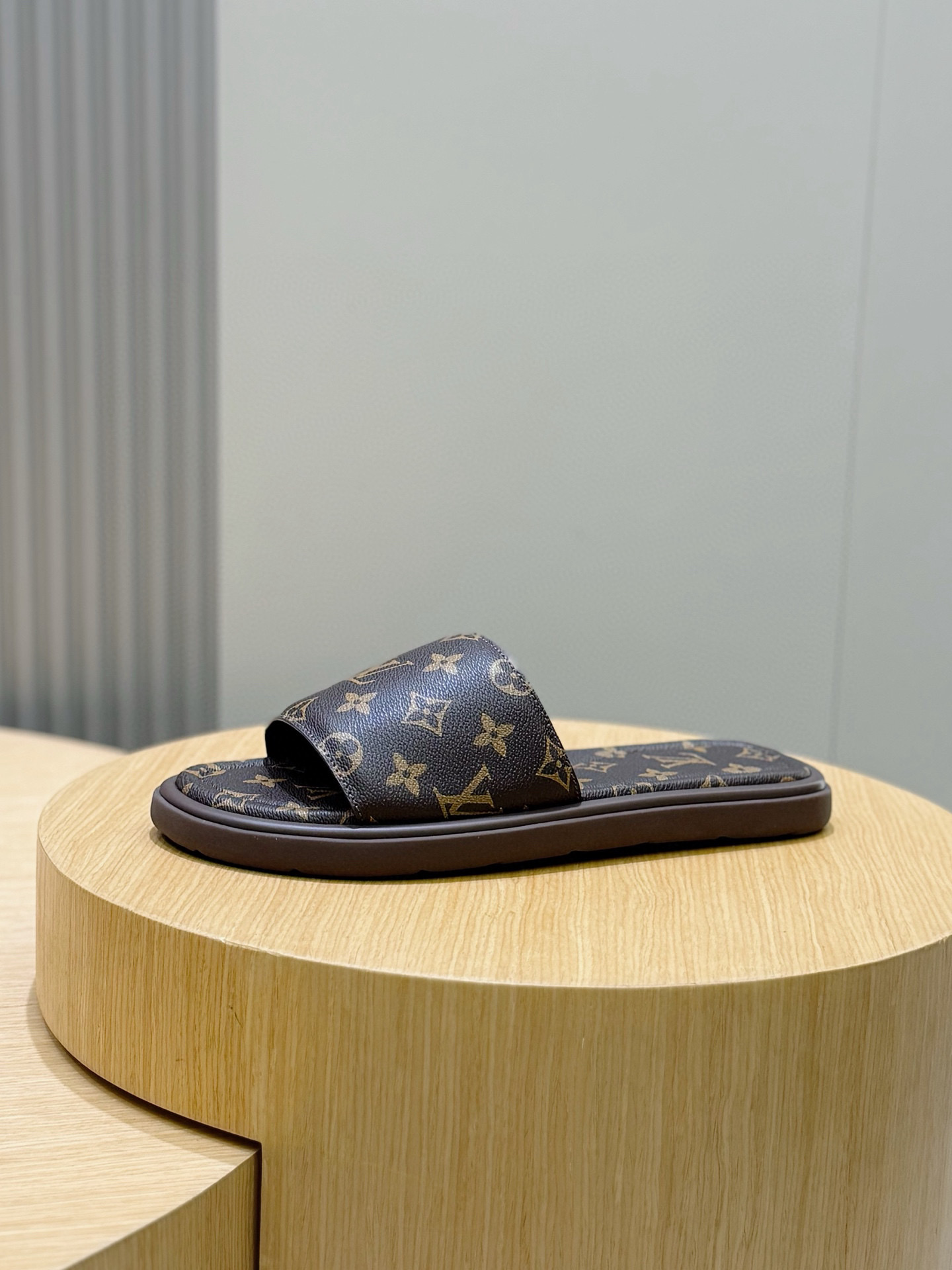 LV shoe