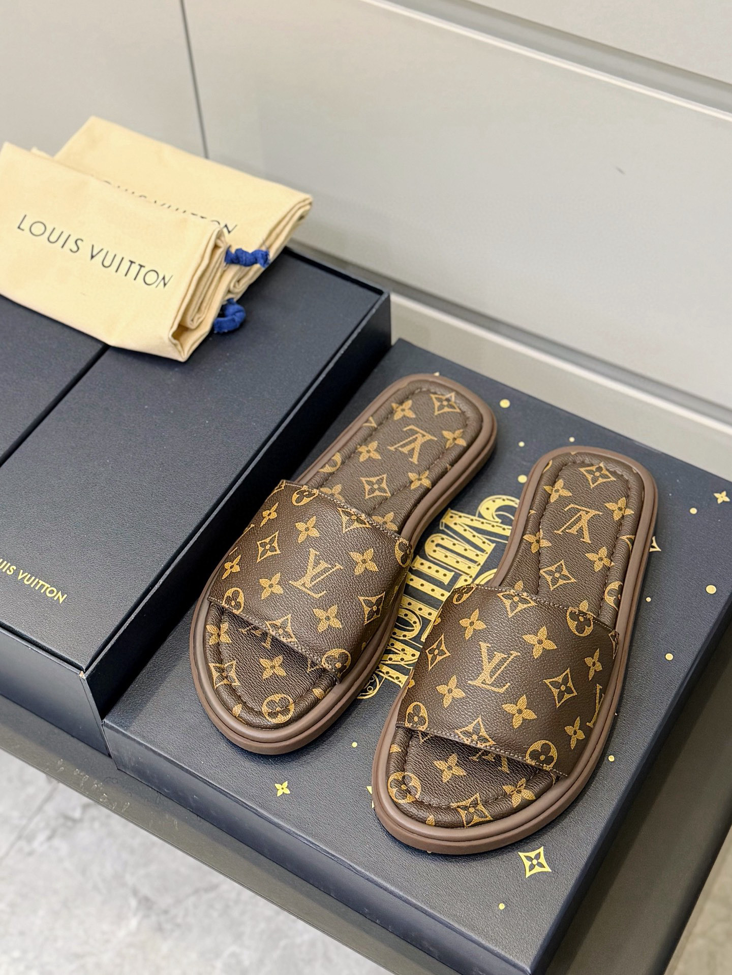 LV shoe