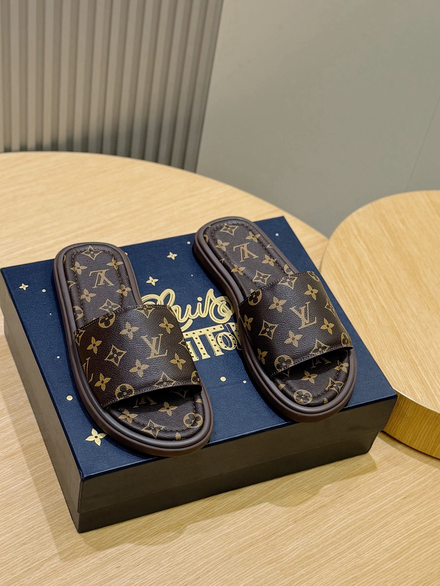LV shoe