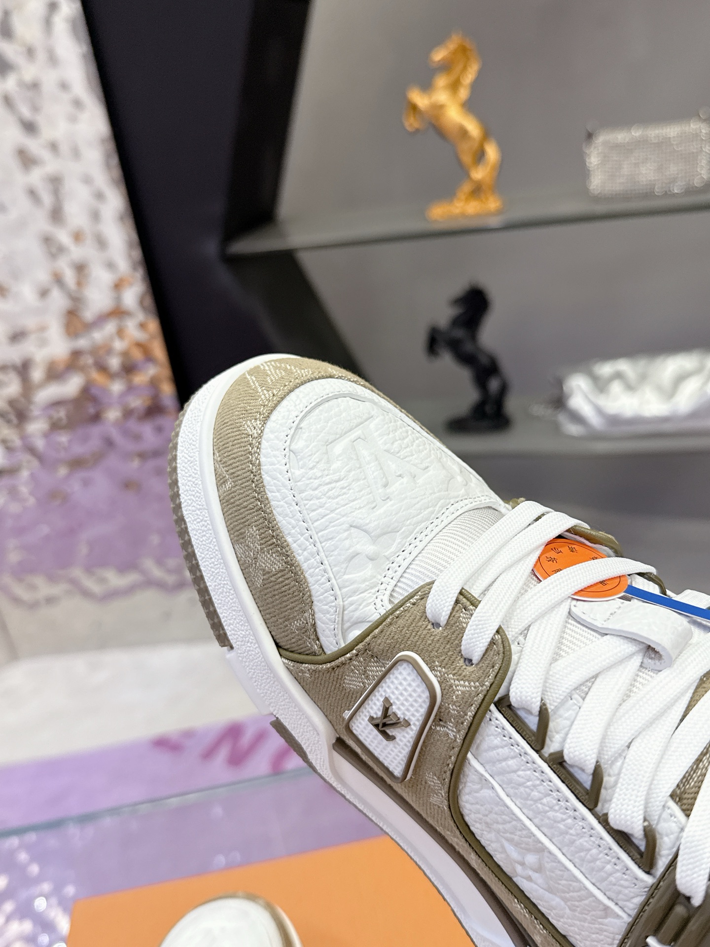 LV shoe