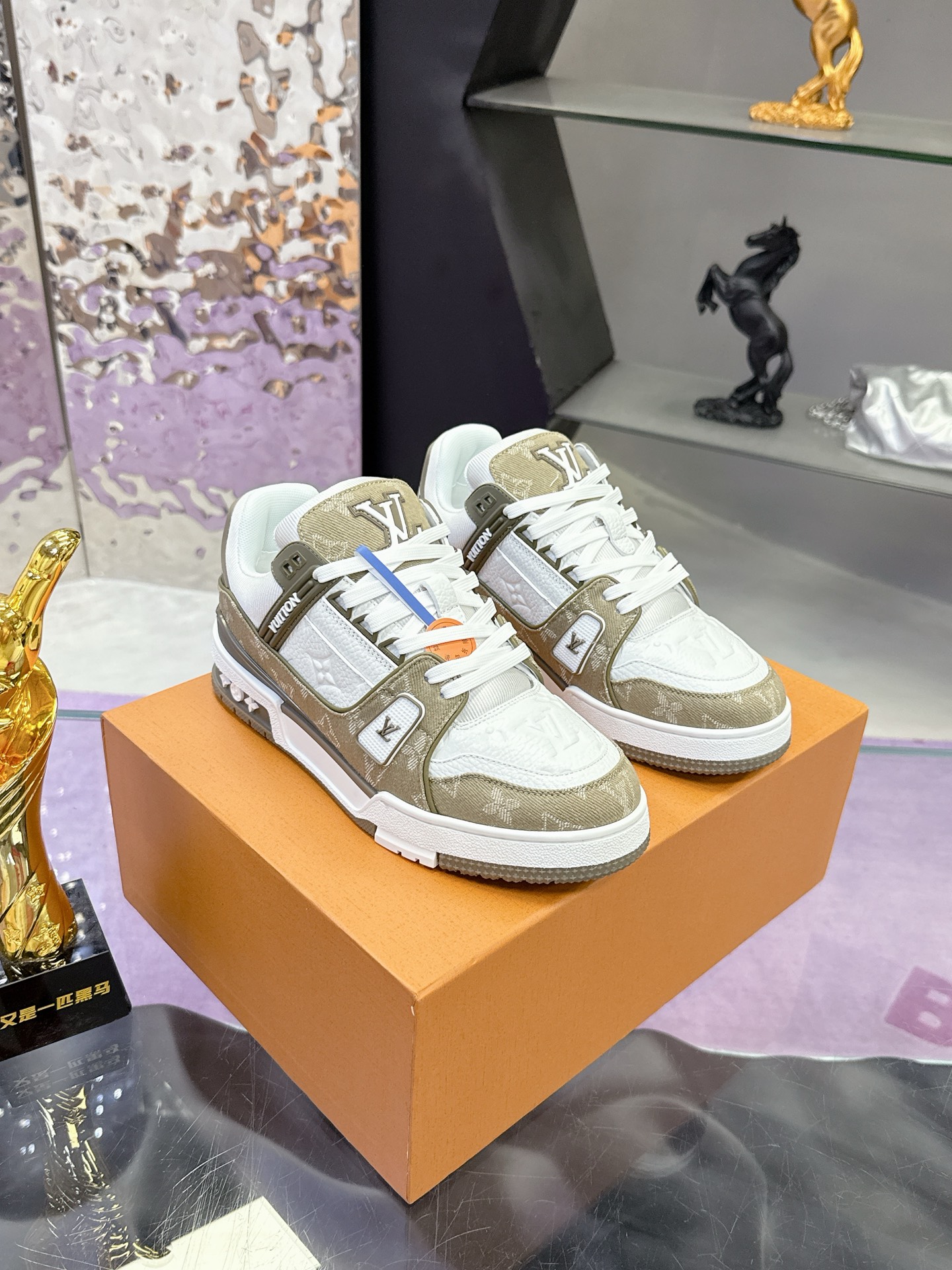 LV shoe