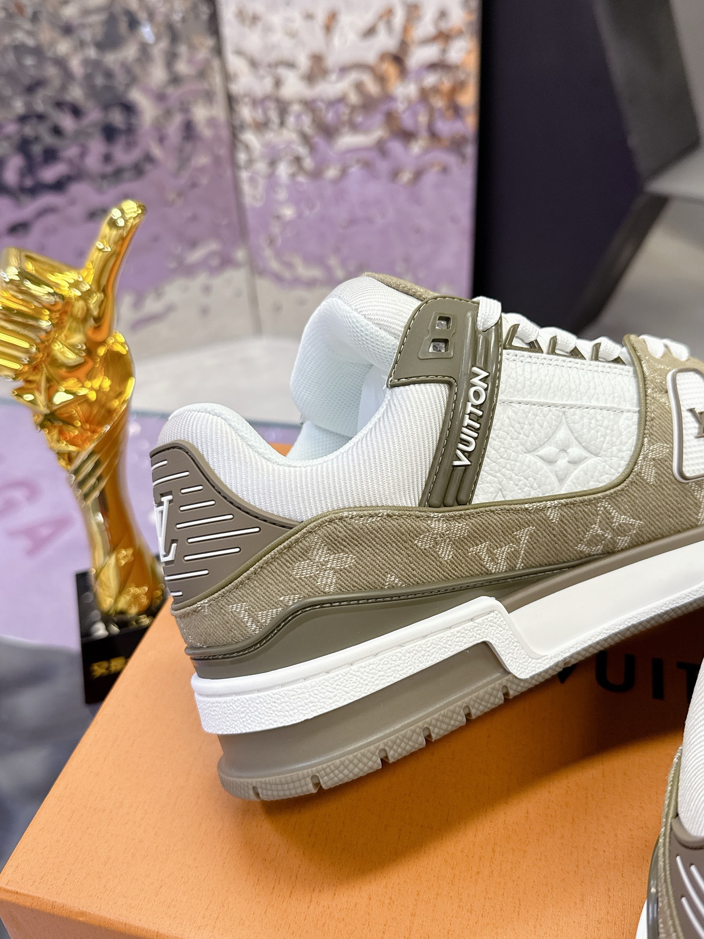 LV shoe