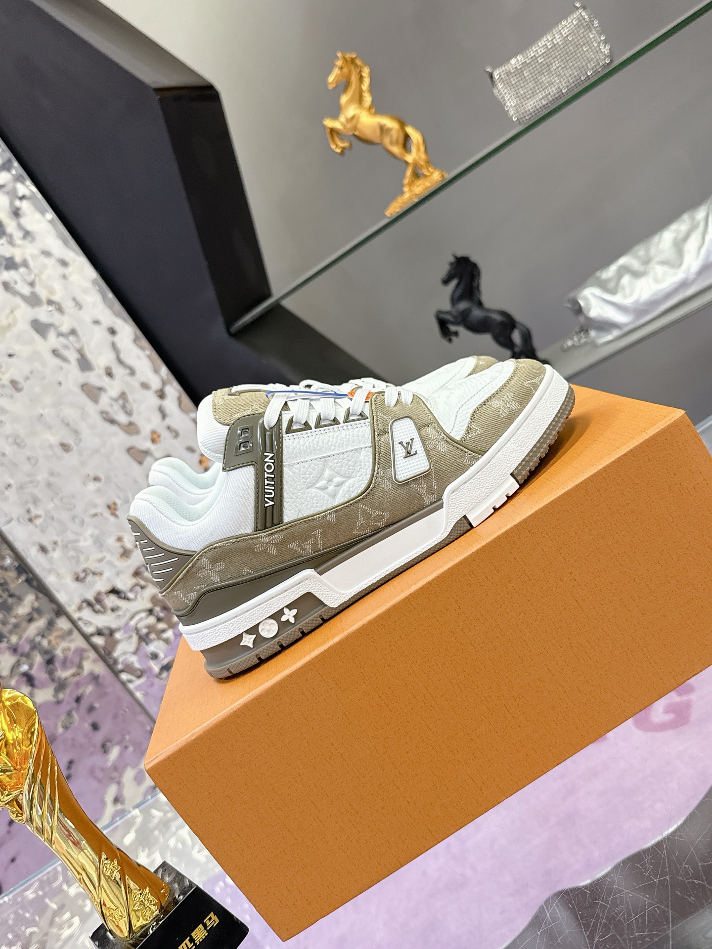 LV shoe