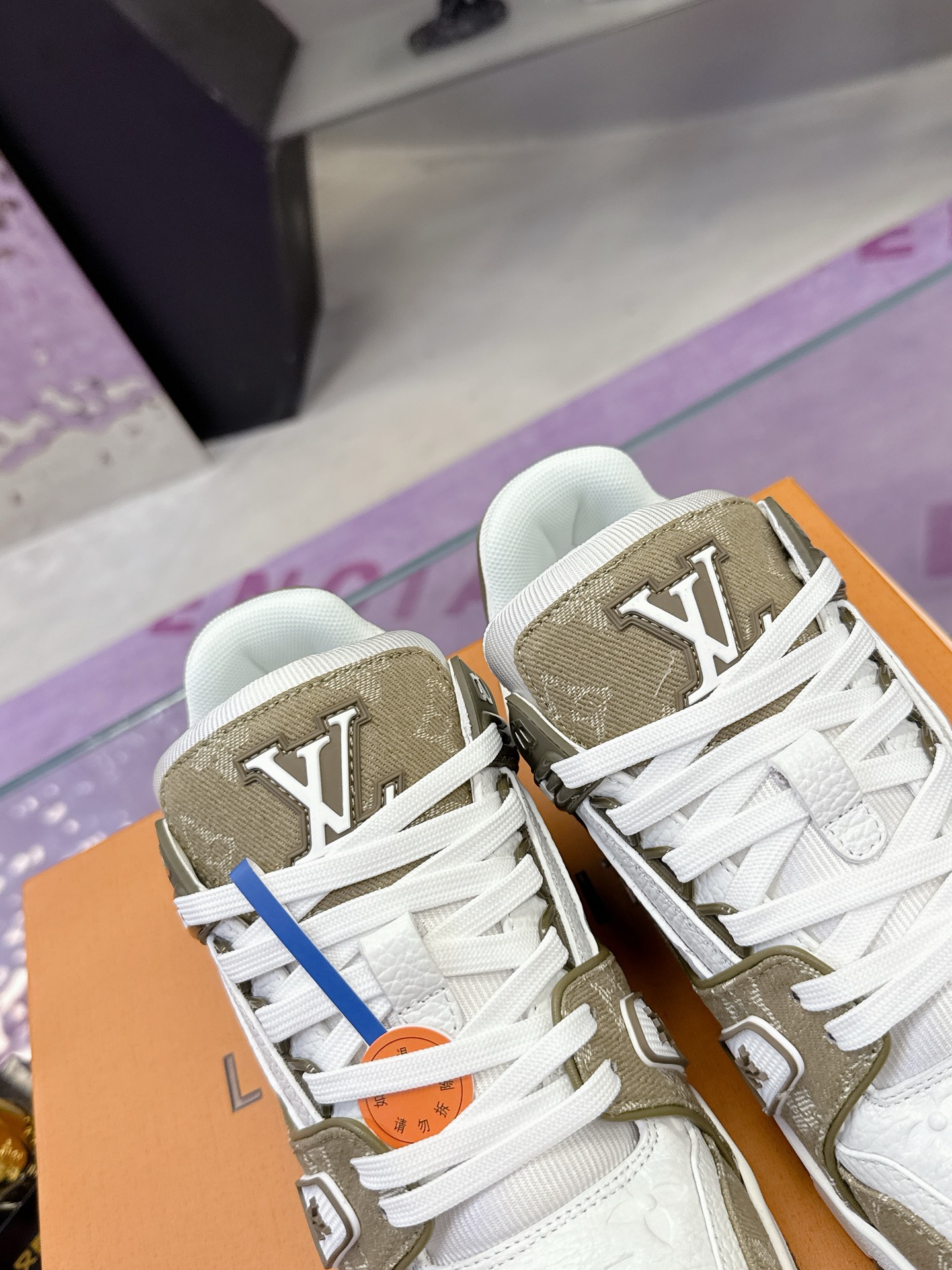 LV shoe