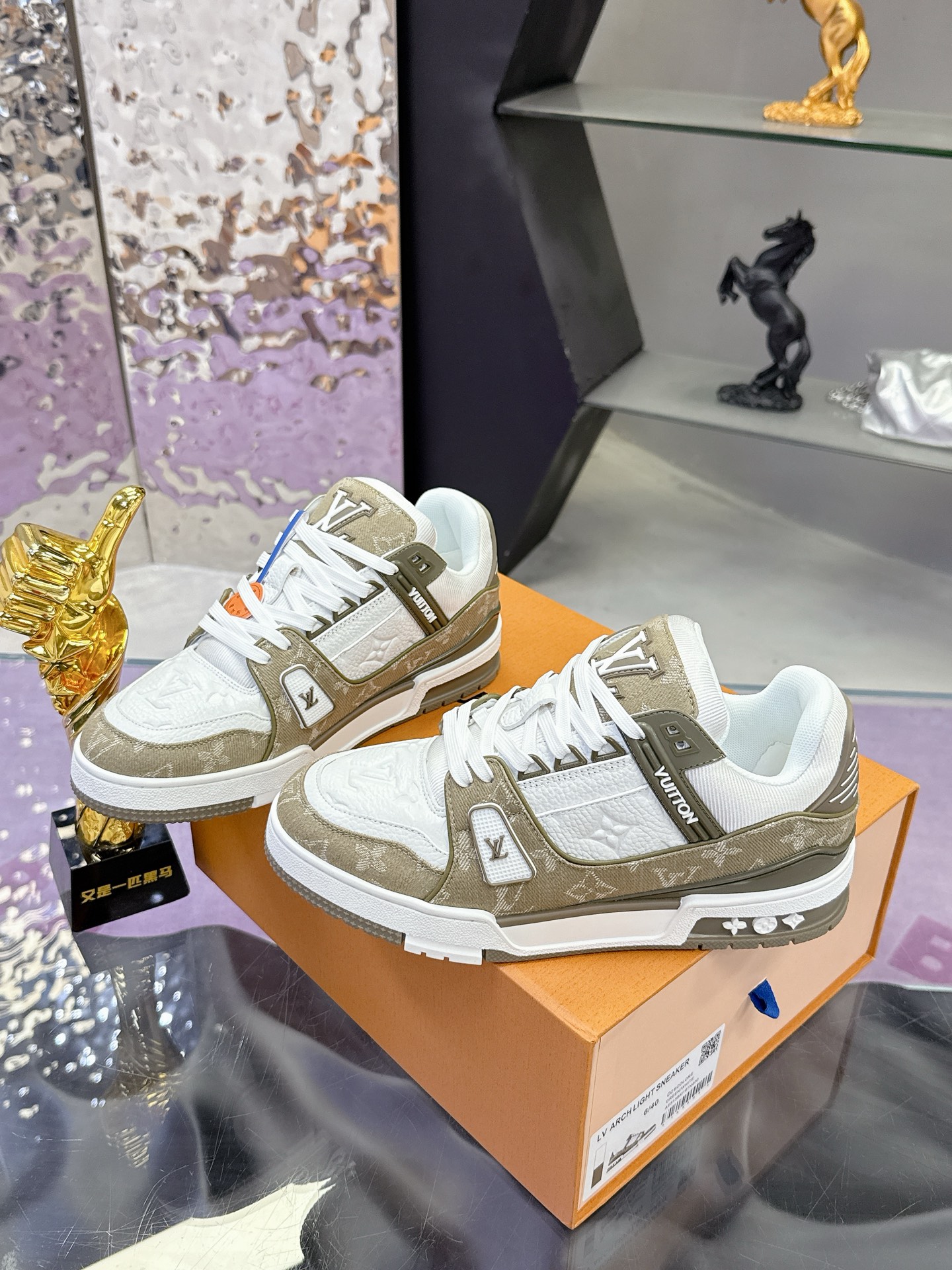 LV shoe