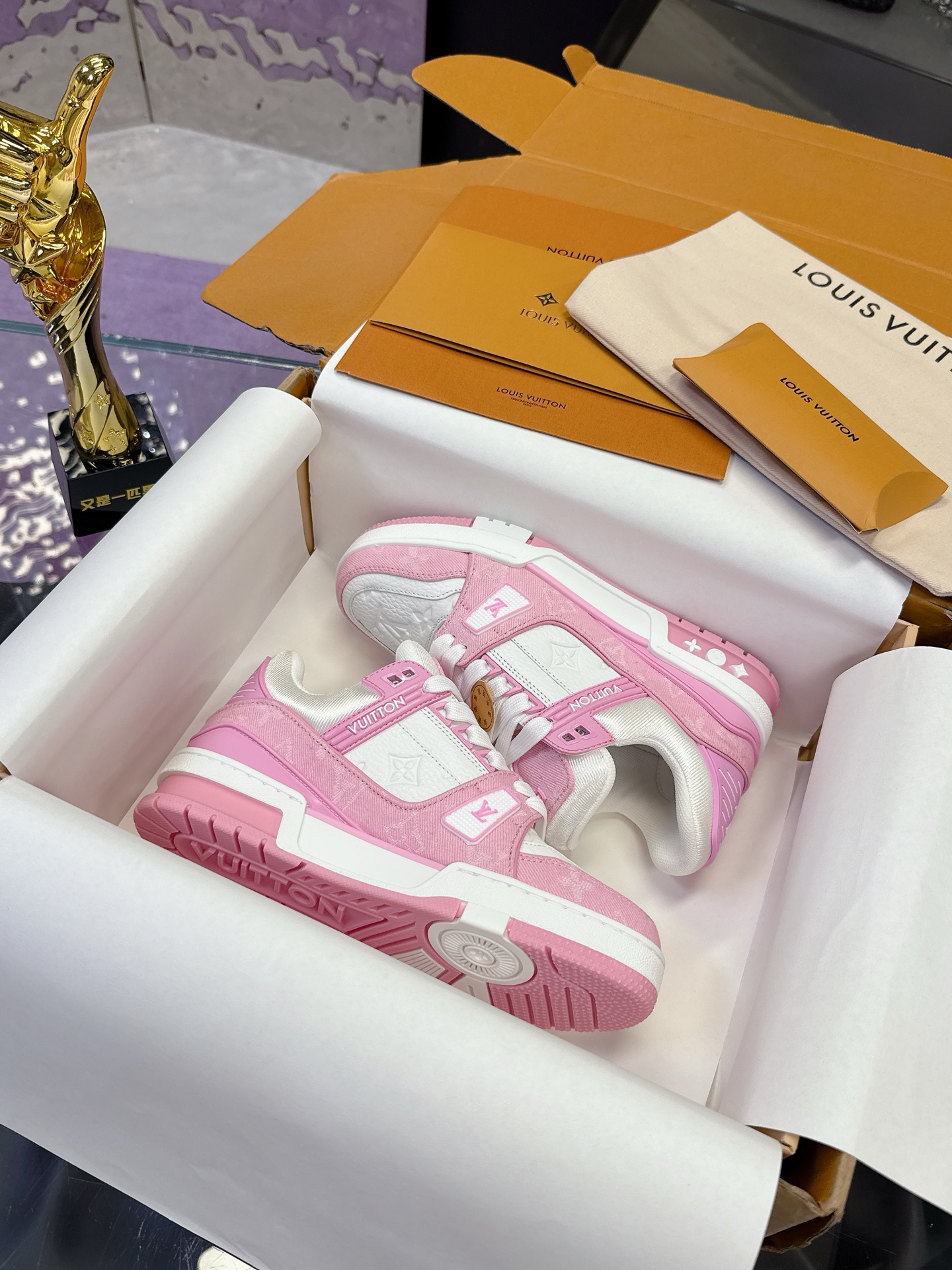 LV shoe