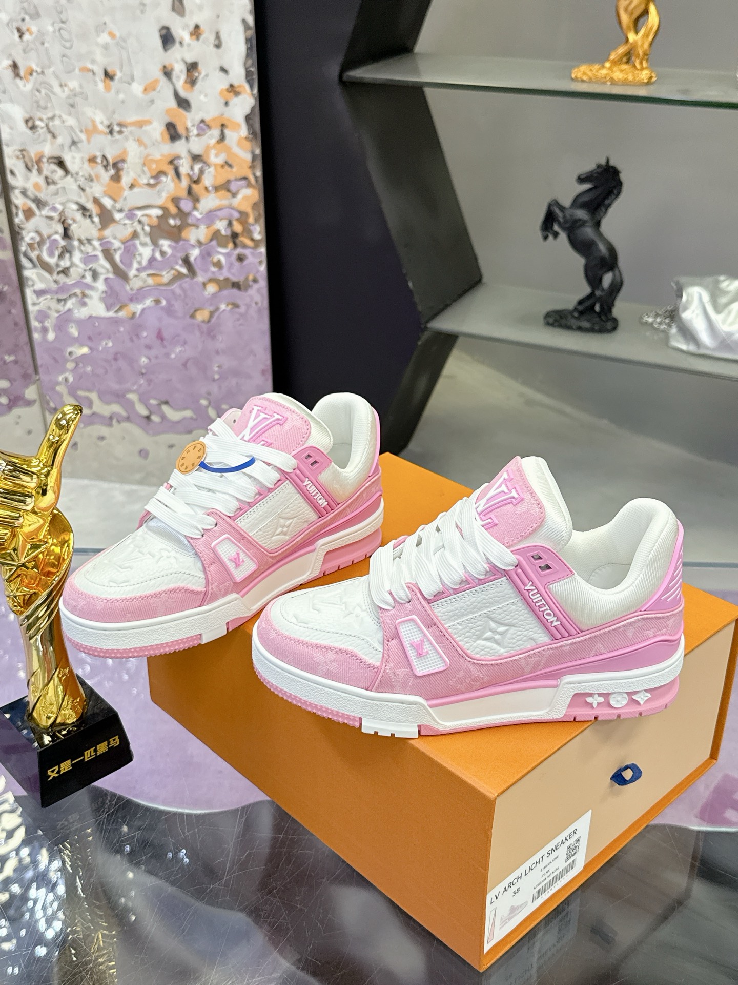 LV shoe