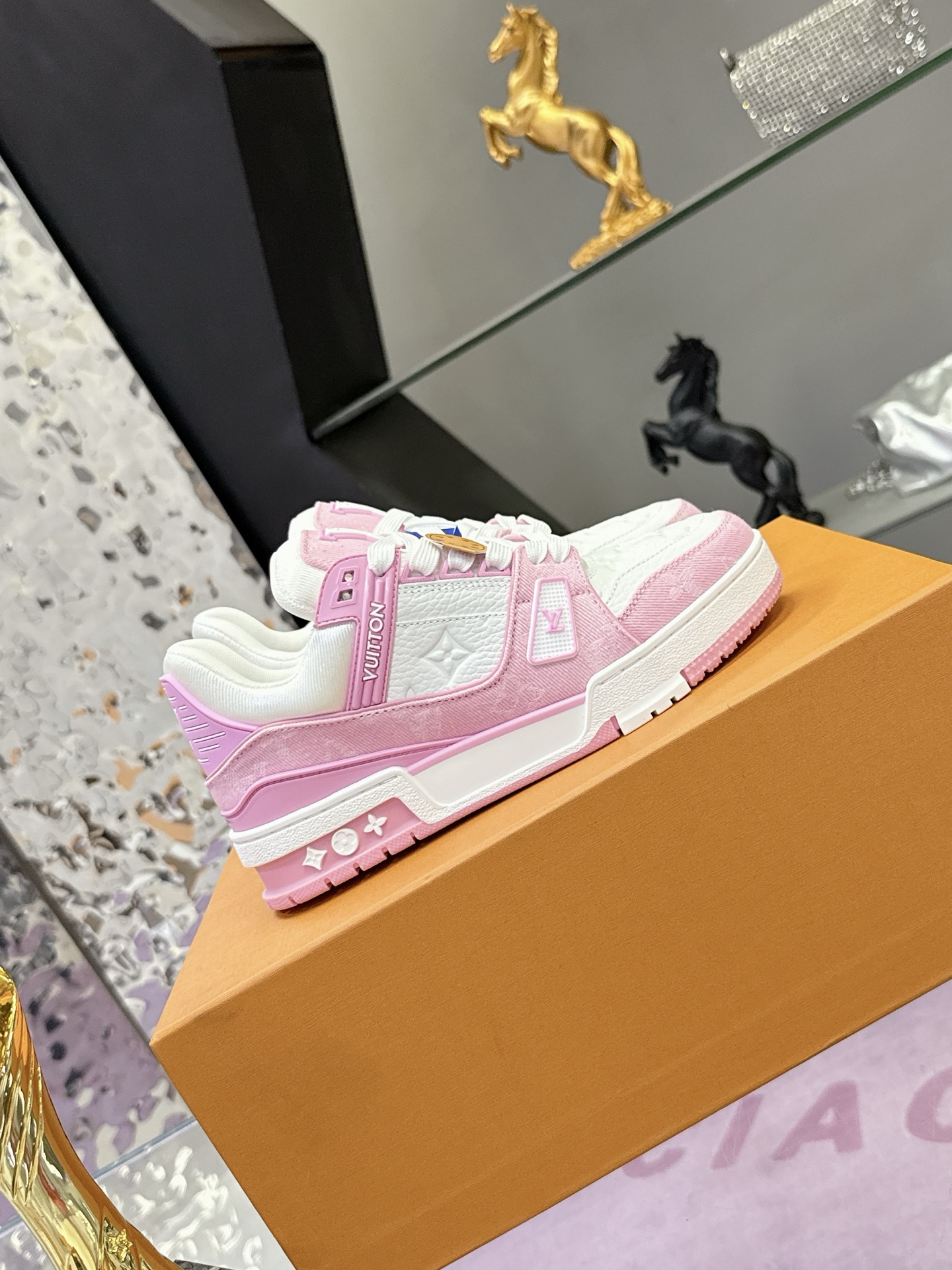 LV shoe