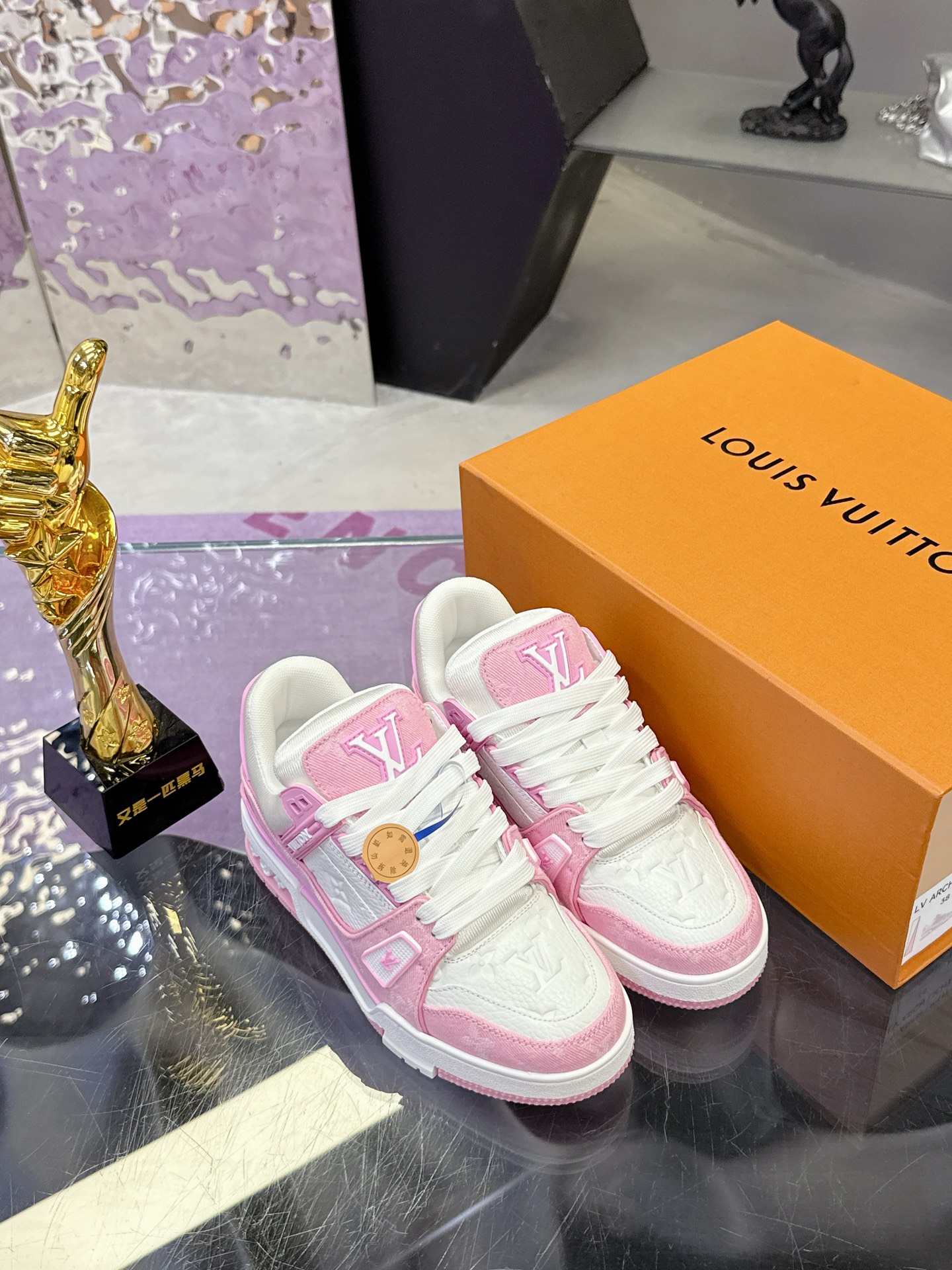 LV shoe