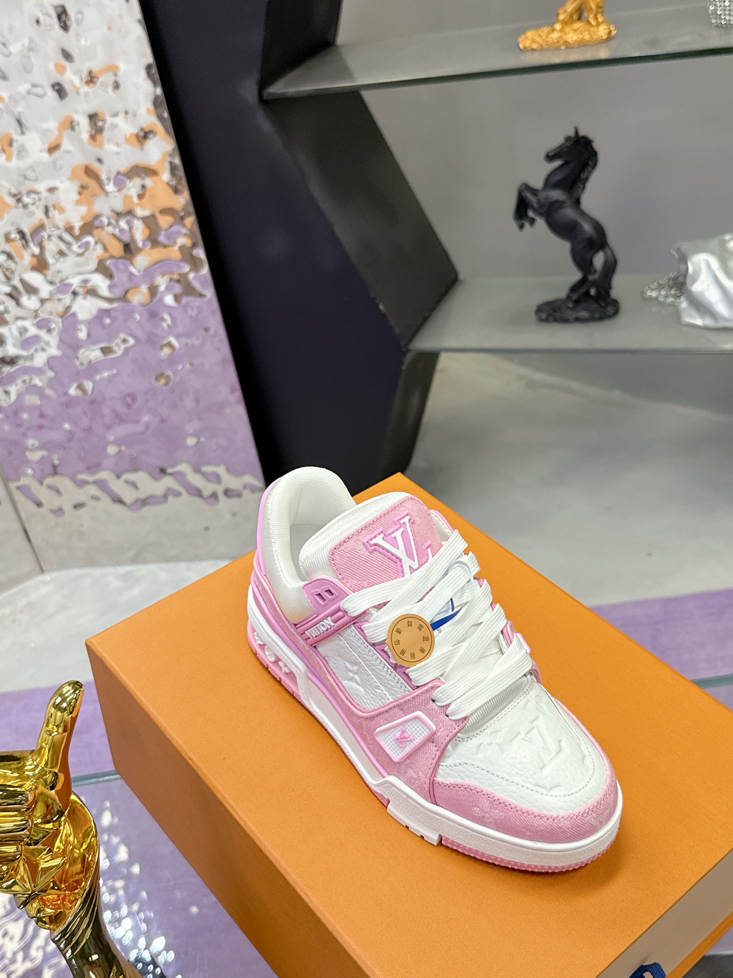 LV shoe
