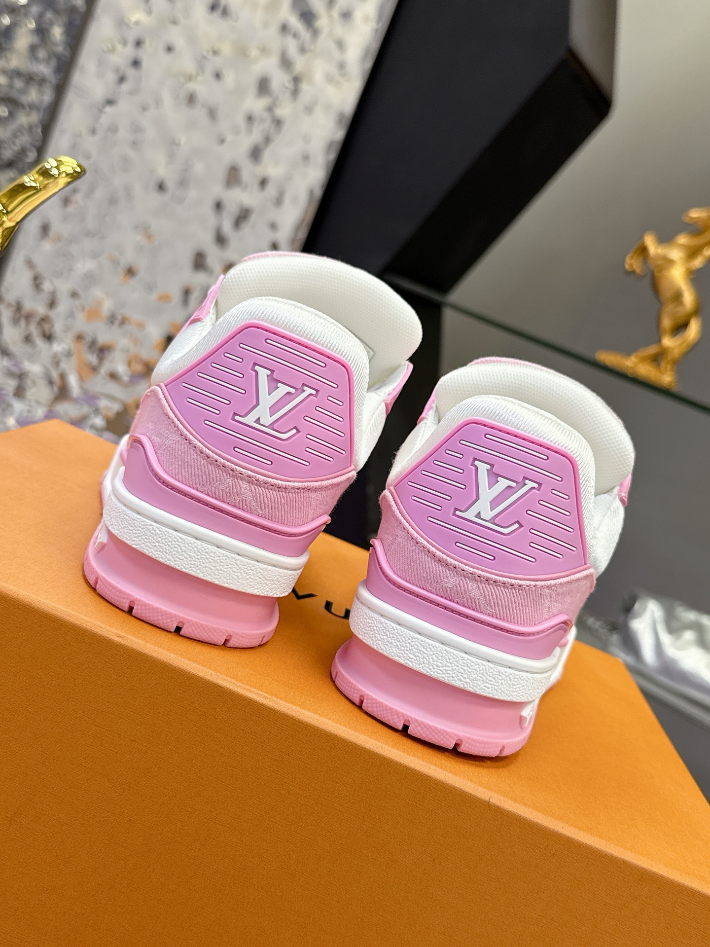 LV shoe