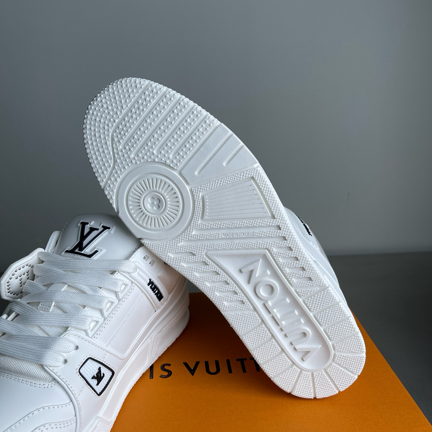LV shoe