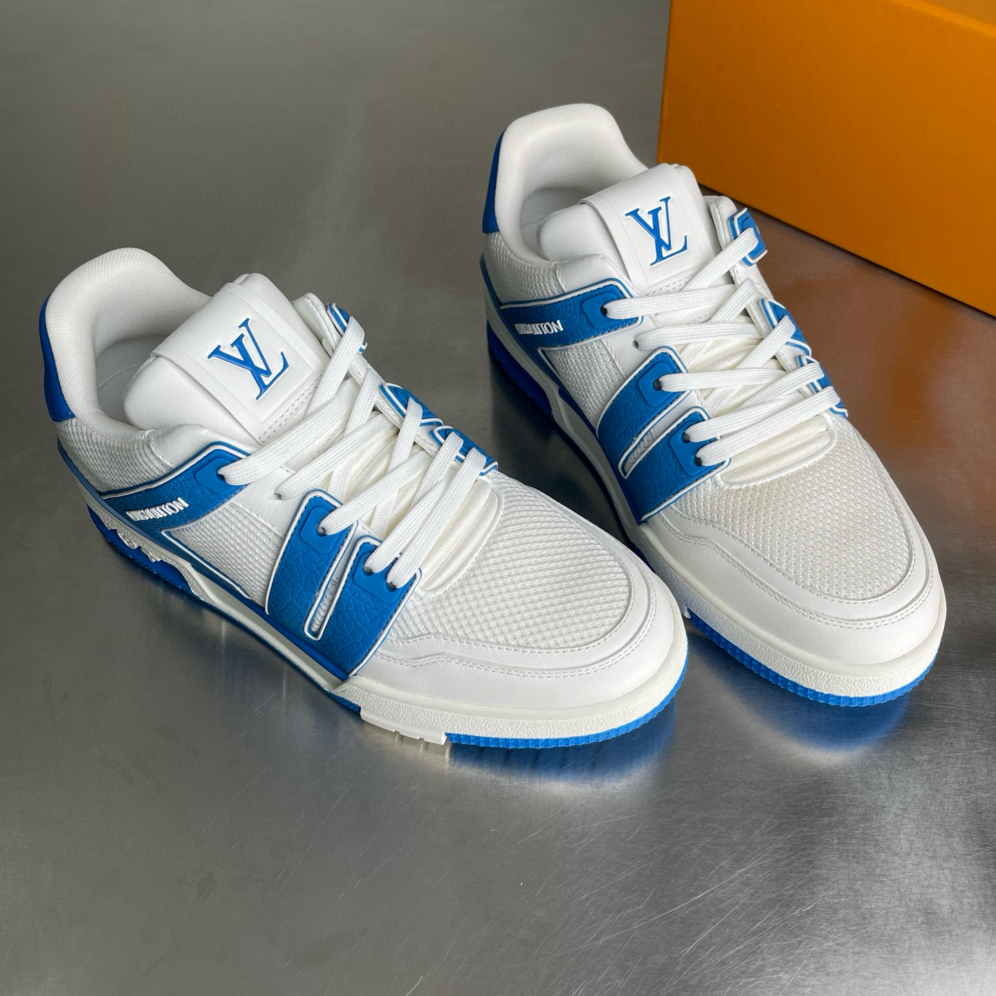 LV shoe