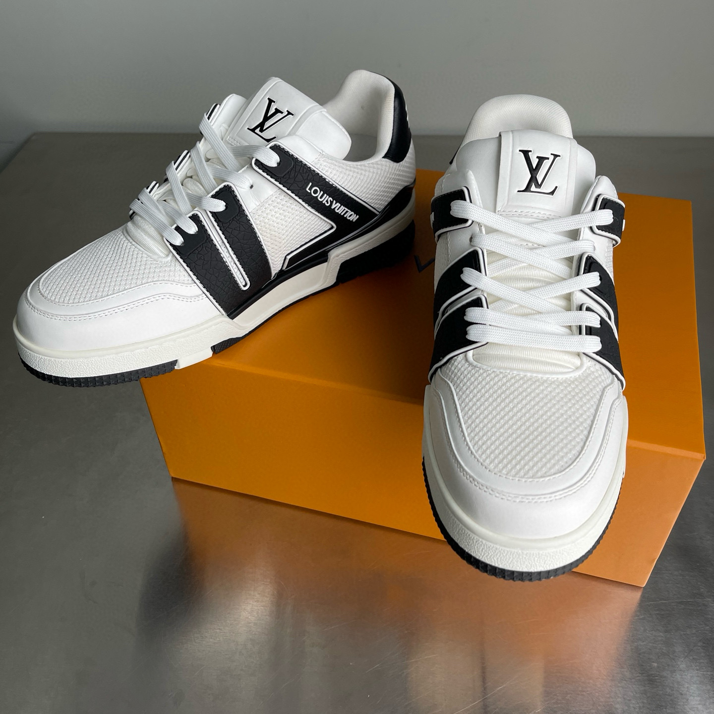 LV shoe