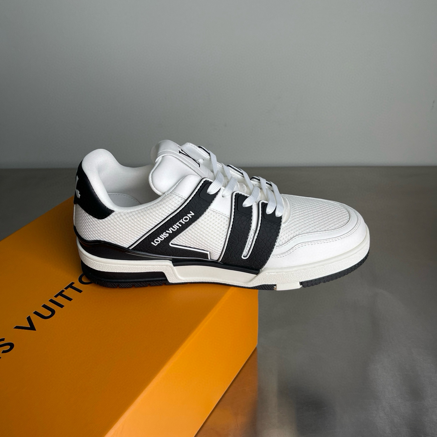 LV shoe