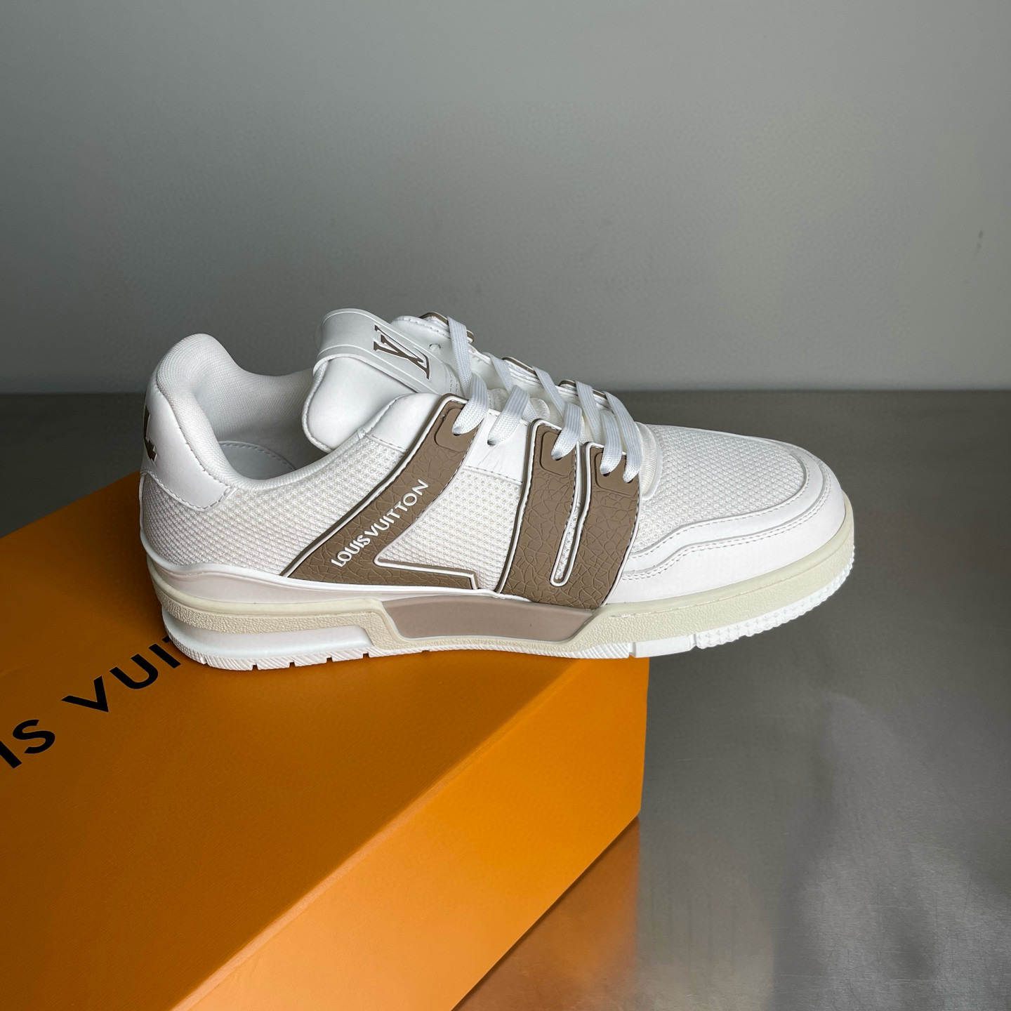 LV shoe