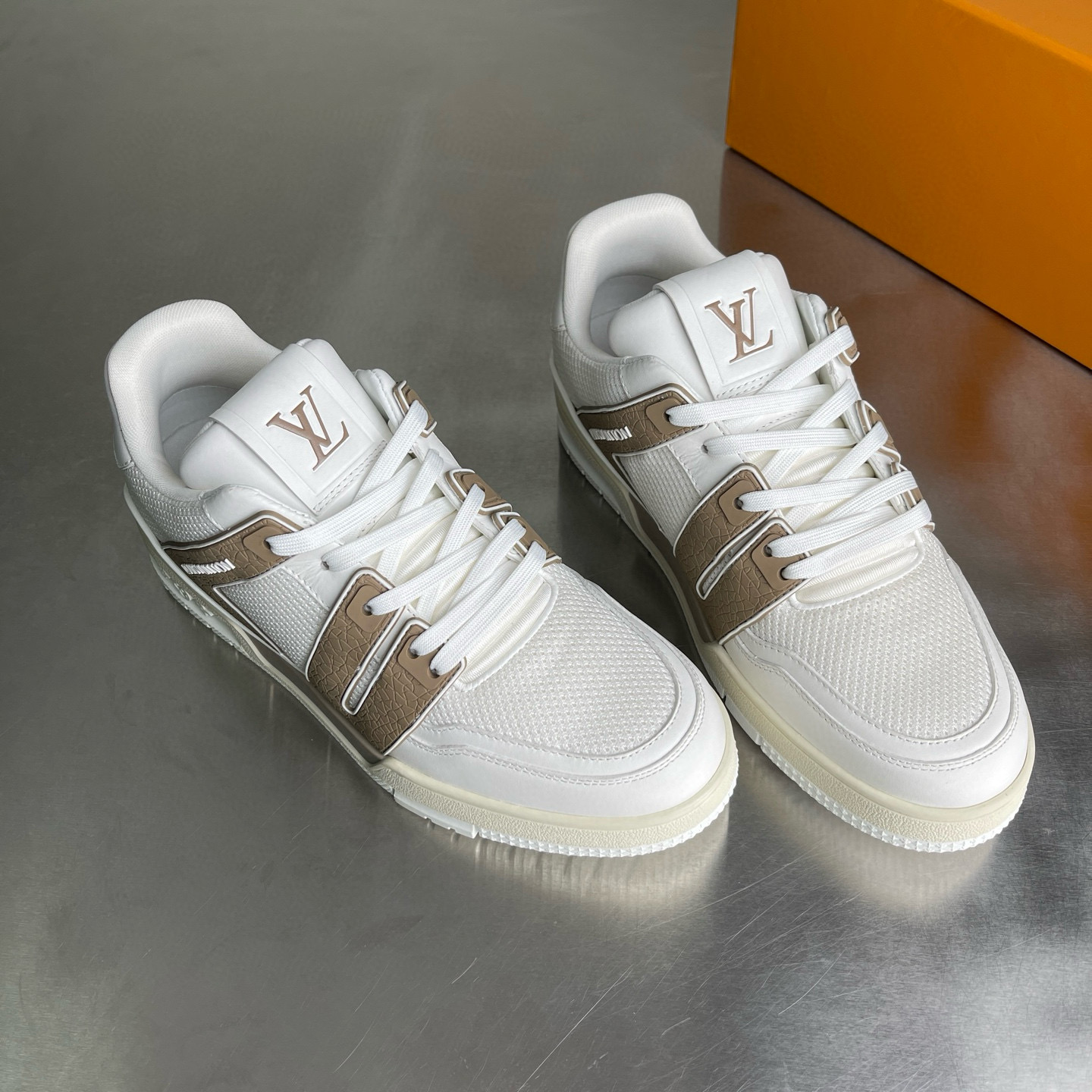 LV shoe