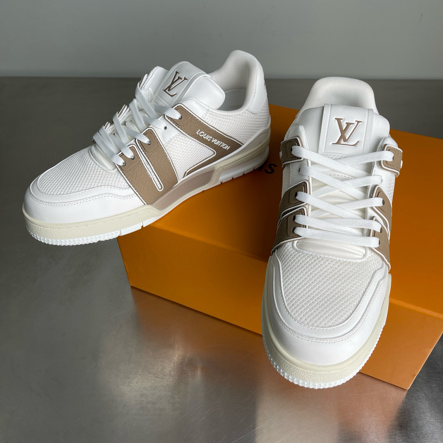 LV shoe