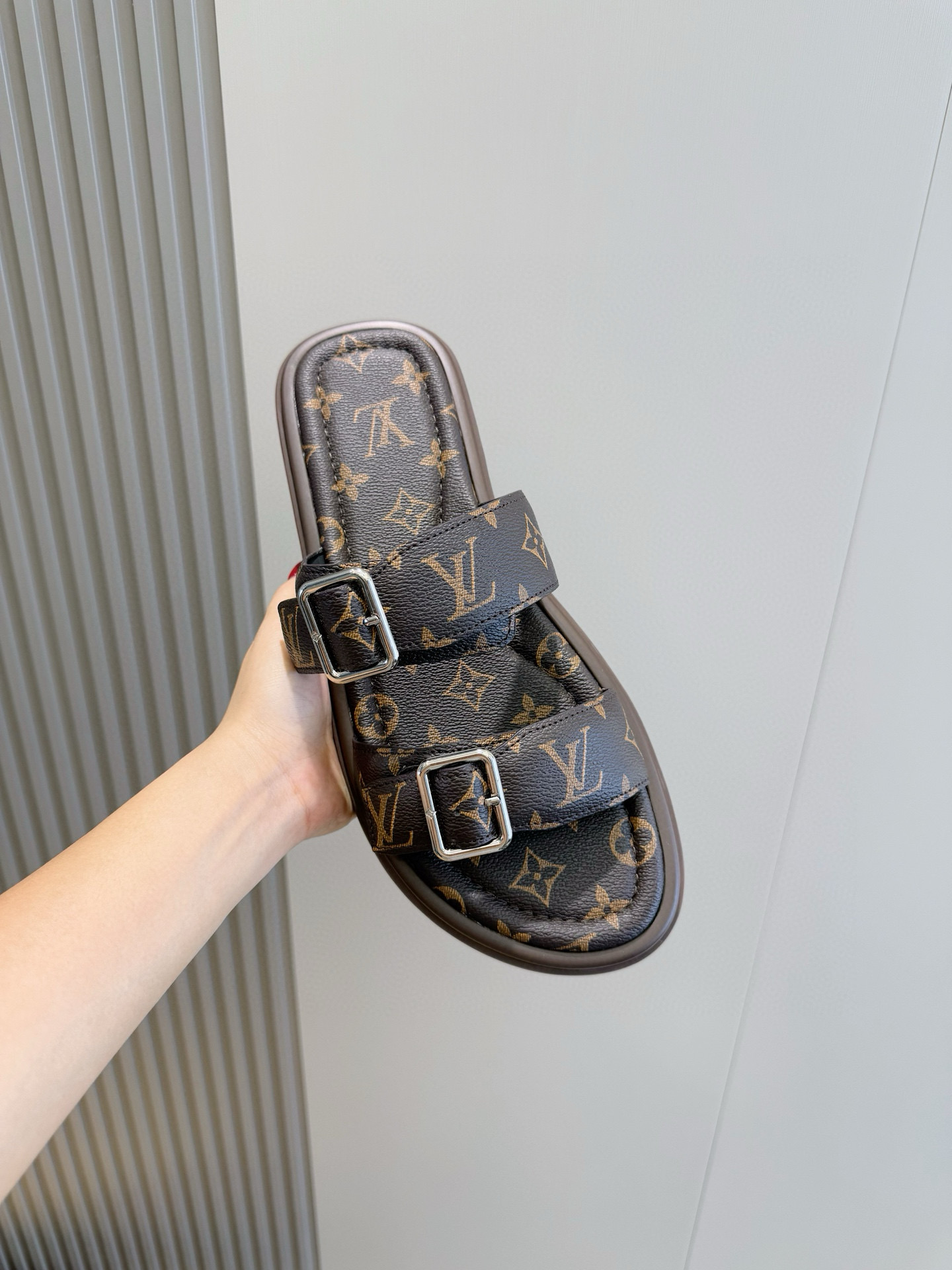 LV shoe